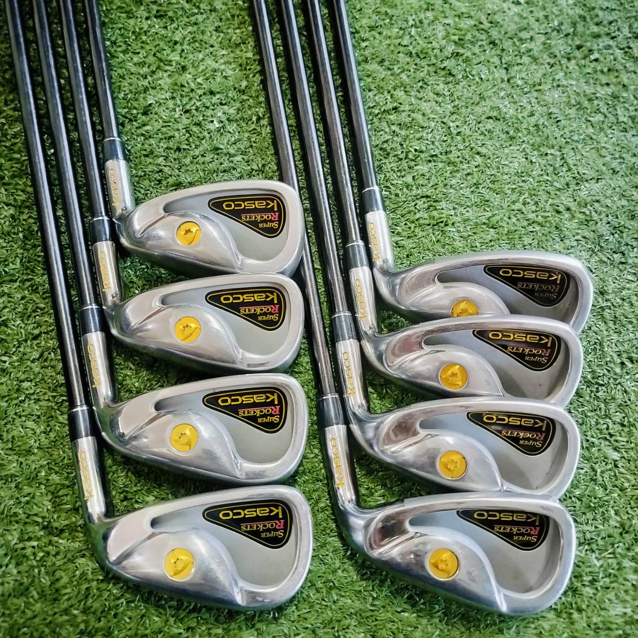 ชุดเหล็ก KASCO SUPER ROKETS มีเหล็ก 5-9 เเละ PW AW SW ก้าน SUPER ROCKETS FLEX R ก้านเบาแค่ 57 กรัม ในชุดเหล็กถือว่าเบามาก ไม้กอล์ฟพรีเมี่ยมมือสอง ของแท้ By NakaraLuxurious