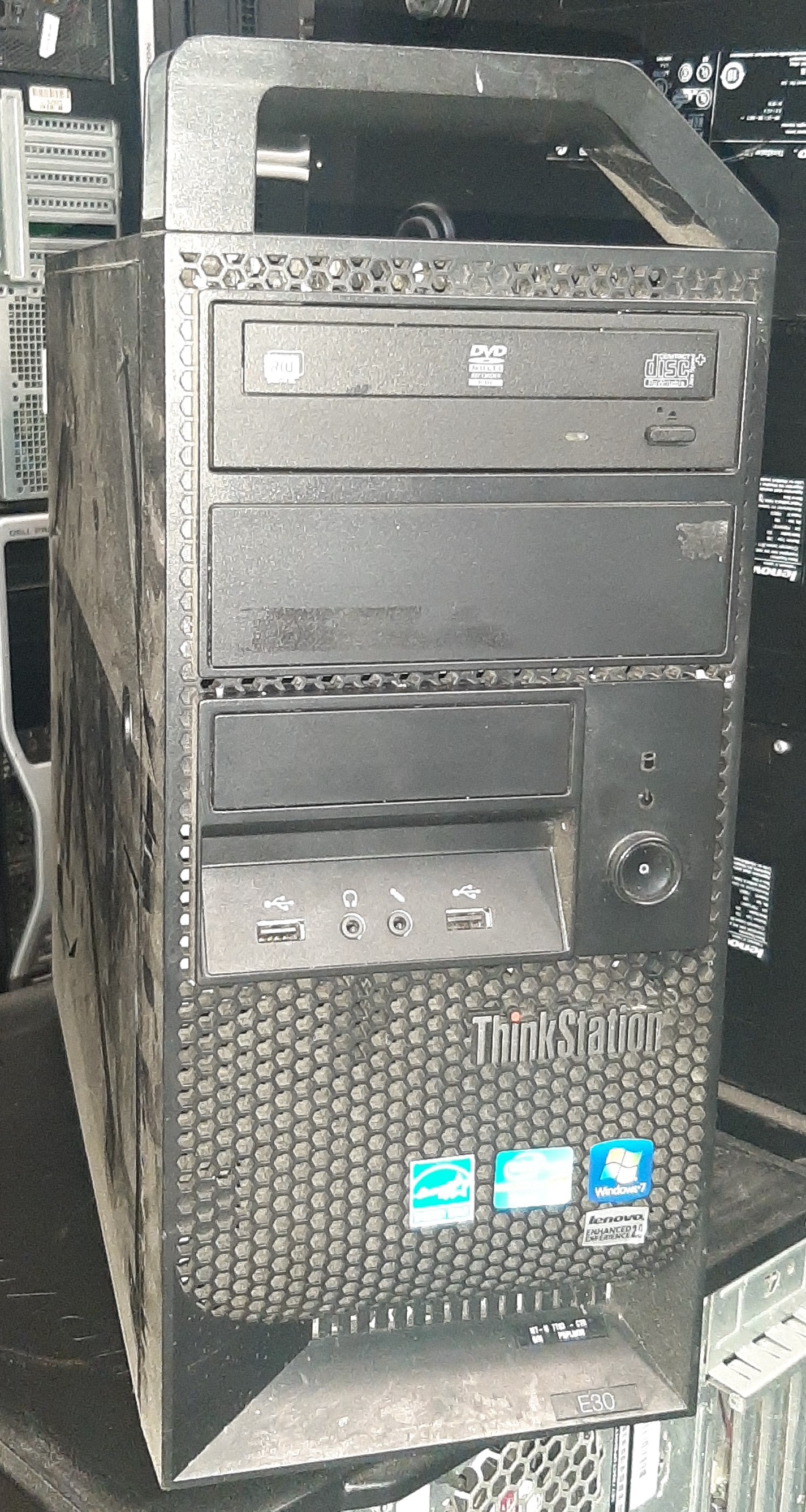 Lenovo ThinkStation E30 Workstation ครบชุด (+จอ22นิ้ว+Keyboard&Mouse)