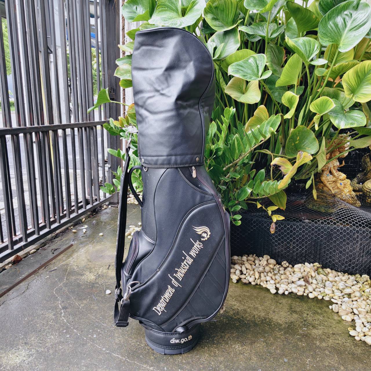 ถุงกอล์ฟ DIV – หนัง ภายในบุกำมะหยี่ ** มีเป๊กหลุด 1 จุด **
