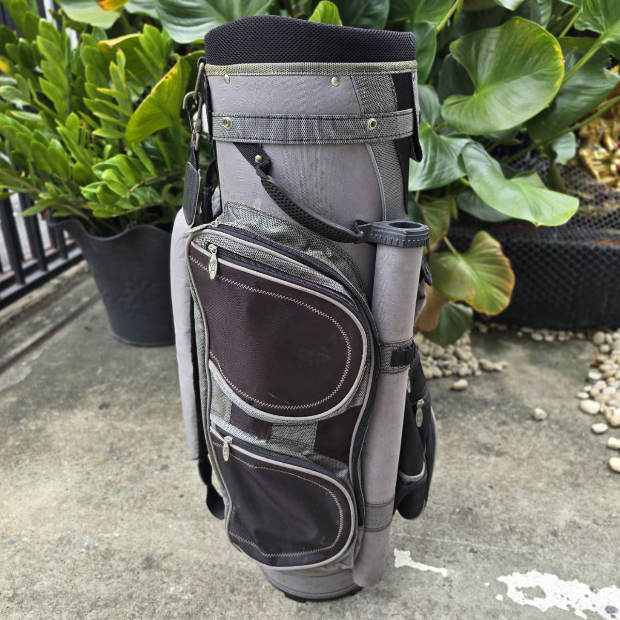 ถุงกอล์ฟ A.M.Golfer แบบ 14 ช่อง!!! ของแท้ มือสอง สภาพพร้อมใช้เลยค่ะ