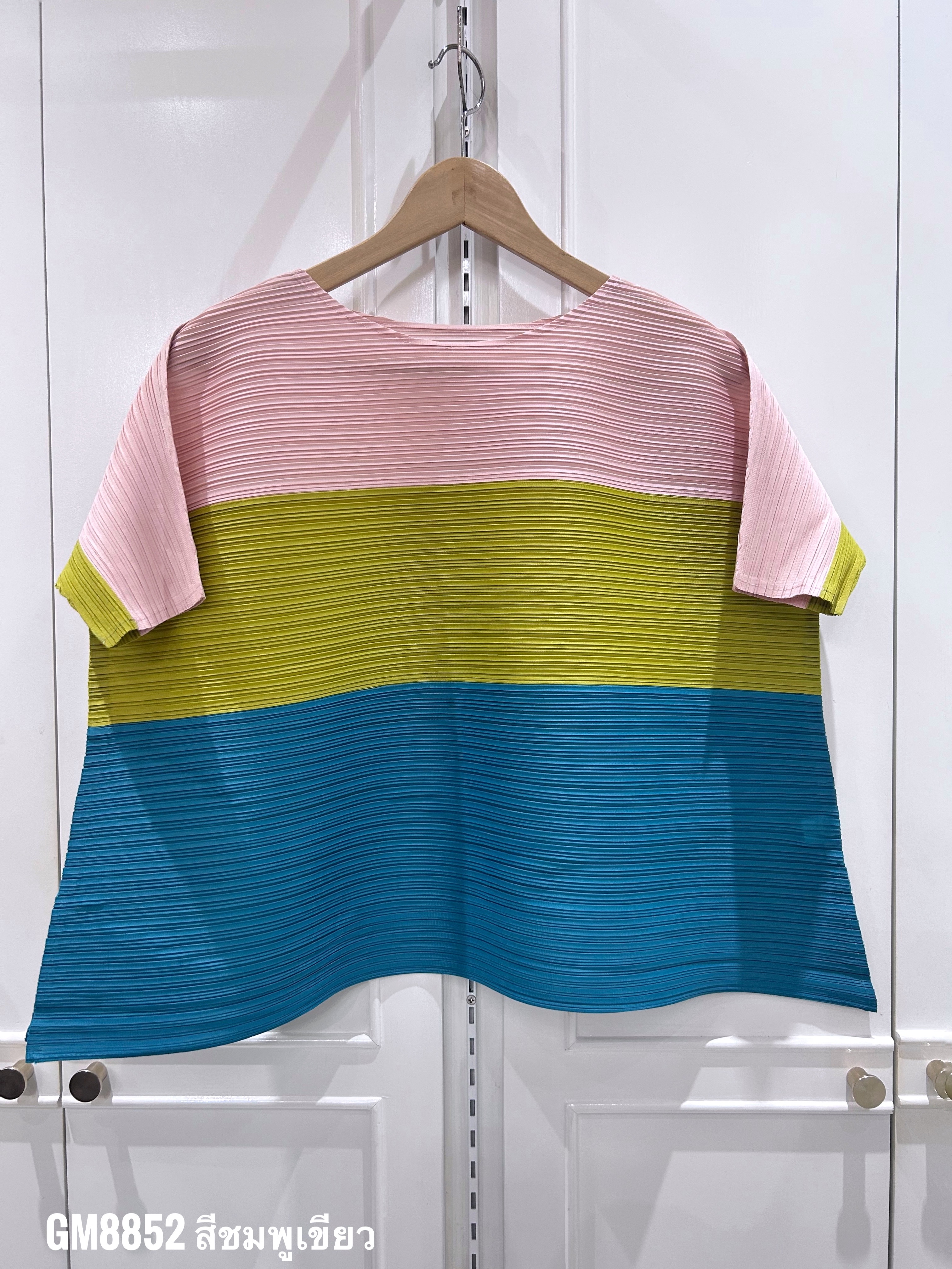 อกถึง 46 นิ้ว 2MUAY GM8852 เสื้ออัดพลีท COLOR BLOCK FLARE PLEATED TOP 4 สี FREE SIZE