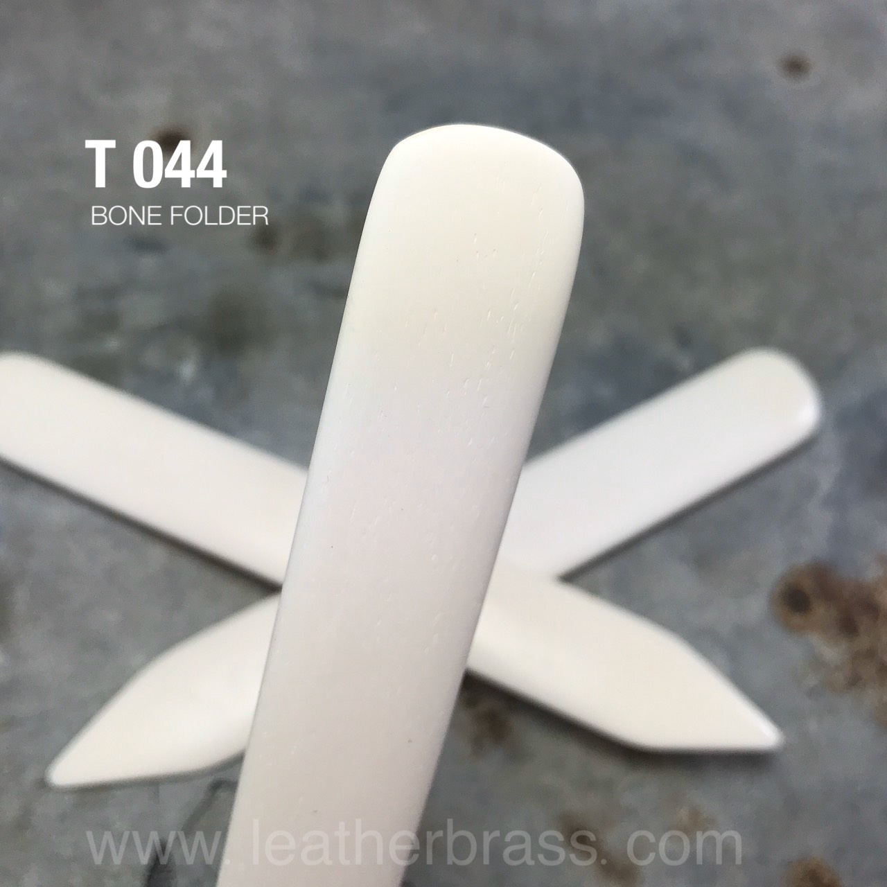 T044 Bone folder แท่งดันทรงกระเป๋า ทำจากกระดูกวัว อุปกรณ์งานหนัง leatherbrass**ราคาต่อชิ้น**