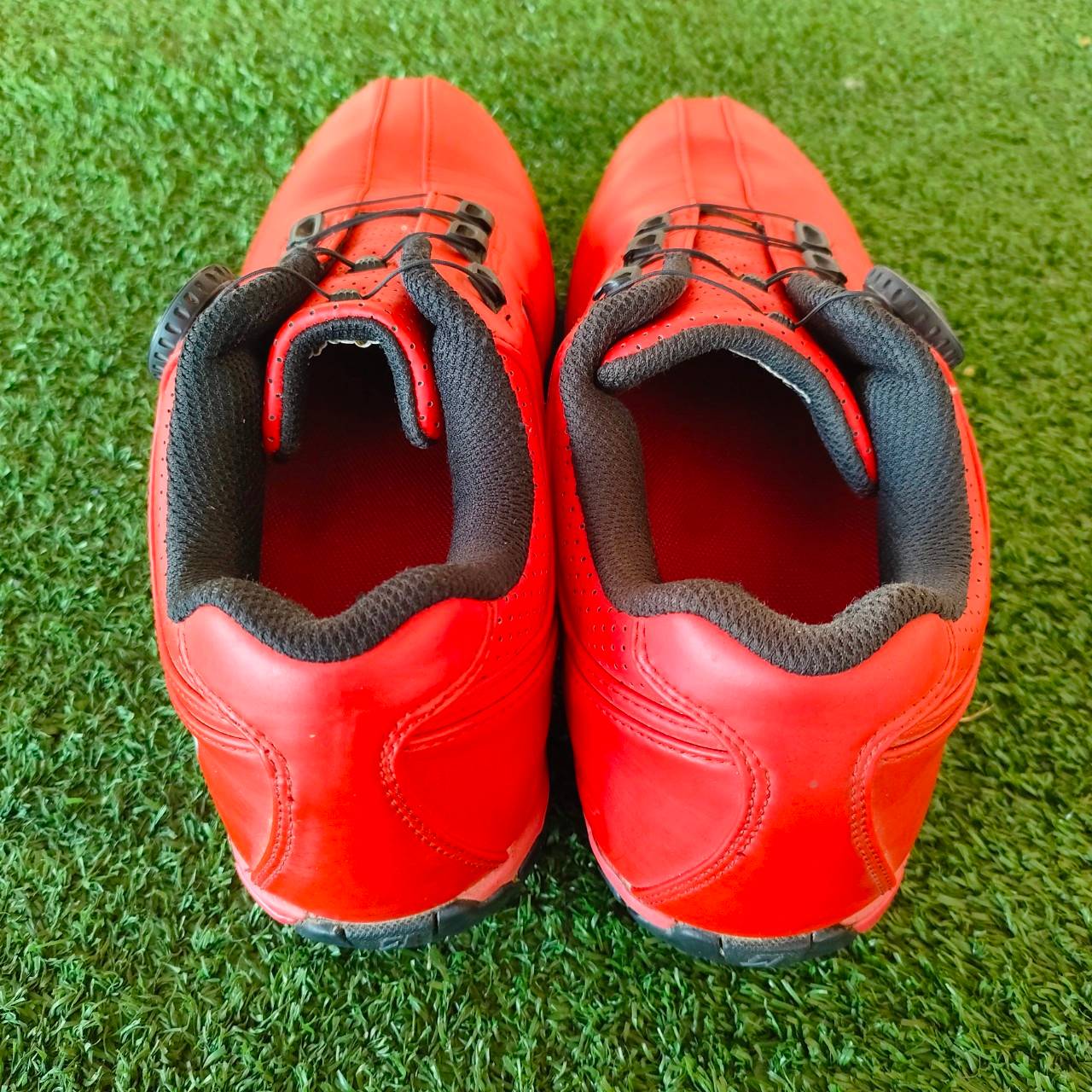 รองเท้ากอล์ฟ BRIDGESTONE มือสอง ขนาดไชส์ 26 เซนติเมตร ปุ่มหมุนเเบบออโต้ สีสวยจ๊าบสุดๆ ไม้กอล์ฟมือสอง ของแท้ BY NakaraLuxurious