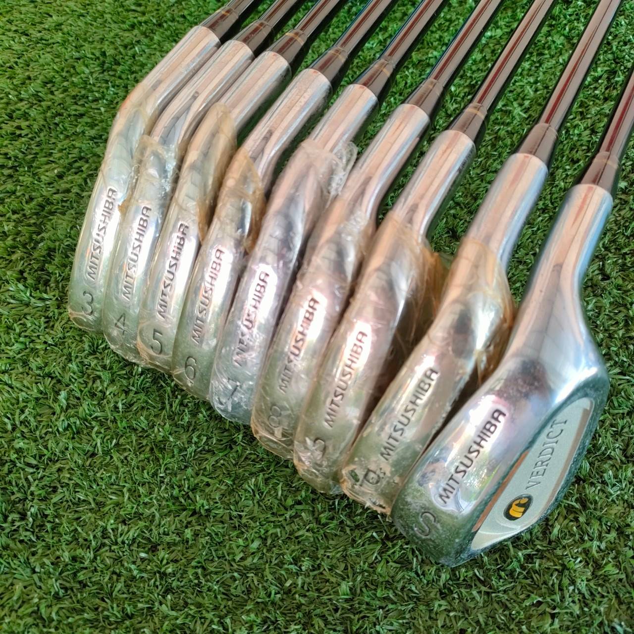 ชุดเหล็ก MITSUSHIBA ของใหม่!! ใช้วัสดุพรีเมี่ยม COPPER TUNGSTEN มีเหล็ก 3-9 เเละ PW SW ก้าน VERDICT FLEX R วัสดุพรีเมี่ยม COPPER TUNGSTEN ในการถ่วงน้ำหนัก ทำให้ดึงจุด CG วางไว้ในจุดที่ดีมาก ตีง่าย ตรง ไกล!! มือหนึ่ง ของแท้ BY NakaraLuxurious