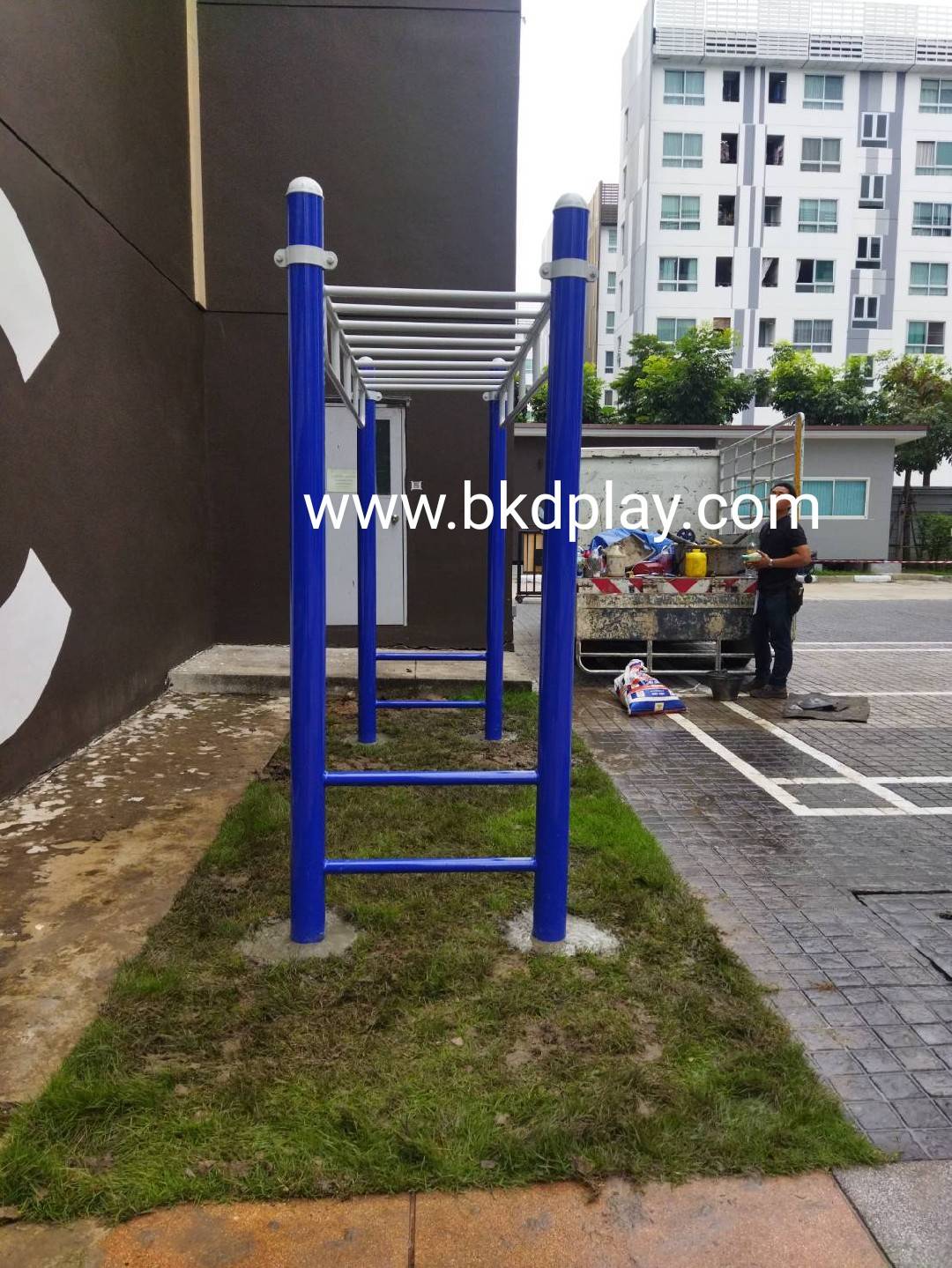 เครื่องออกกำลังกายกลางแจ้ง ชุดอุปกรณ์ บริหารแขน หน้าอก หัวไหล่ สำหรับผู้ใหญ่ แบบบาร์โหนเด็กโตเล่นได้ เหนือศรีษะลานกีฬา อเนกประสงค์ สนามกีฬา เพิ่มความสูง,