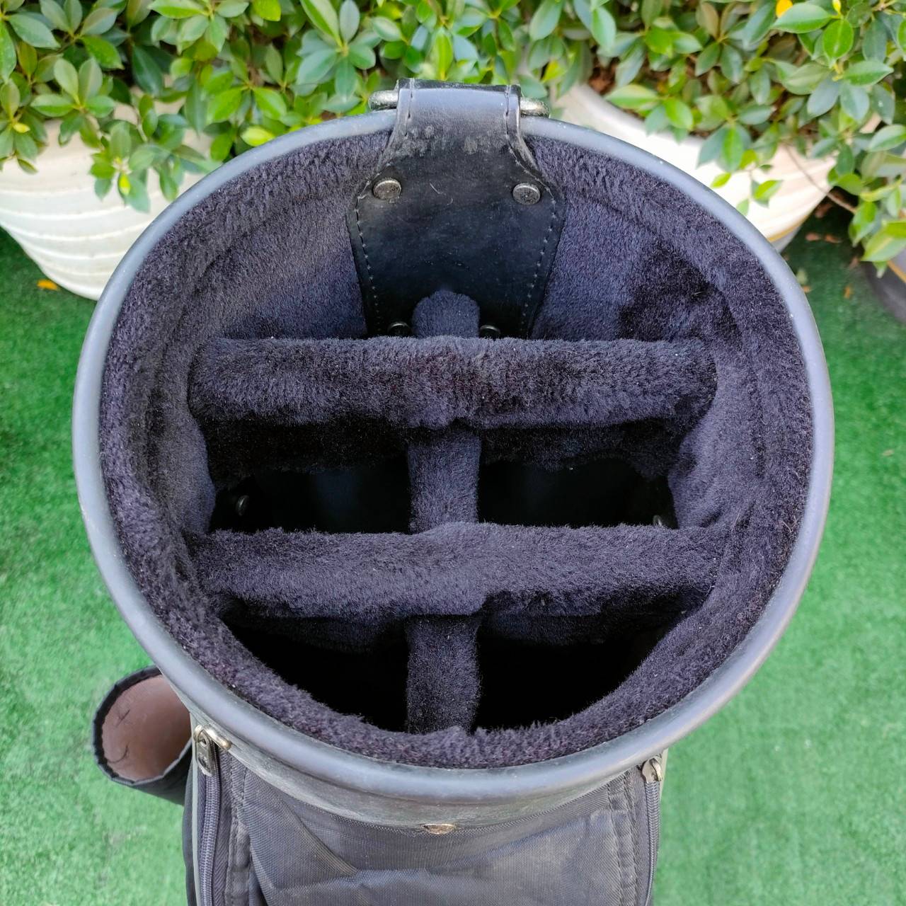 ถุงกอล์ฟ PRO KENNEX มือสอง ** ถุงกอล์ฟมีตำหนิ ตรงชิฟ เเต่รูดใช้งานได้ปกติ **