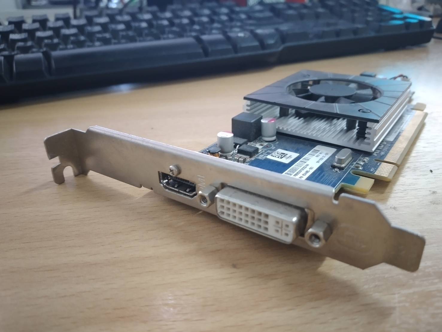 Ati Radeon HD6450 1GB PCIe x16 รองรับ PORT Hdmi Dvi (ขายาว)