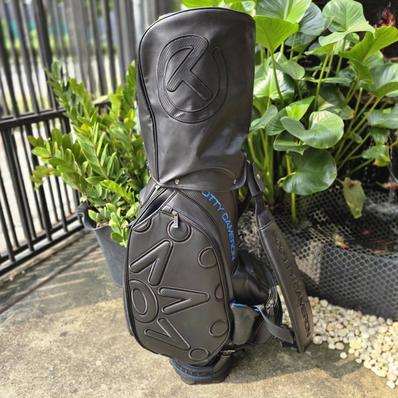 ถุงกอล์ฟ SCOTTY CAMERON TOUR ONLY BACK IN BLACK STAFF BAG RARE TITLEIST CIRCLE T 2019 ของแท้ มือสอง สภาพสวยเดิมตามภาพ หายากมากค่ะ