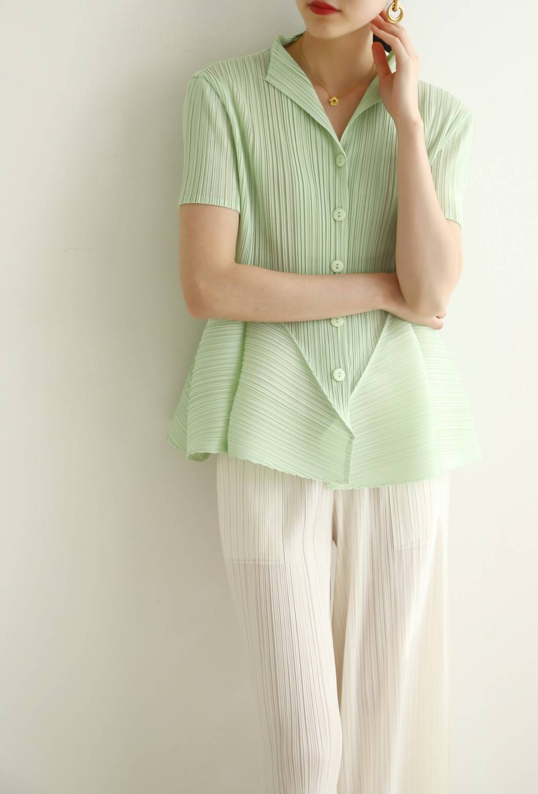 2MUAY รุ่น GJO2103 เสื้ออัดพลีทคุณภาพ SHORT SLEEVE VOLUMN PLEATED TOP 12สี FREE SIZE