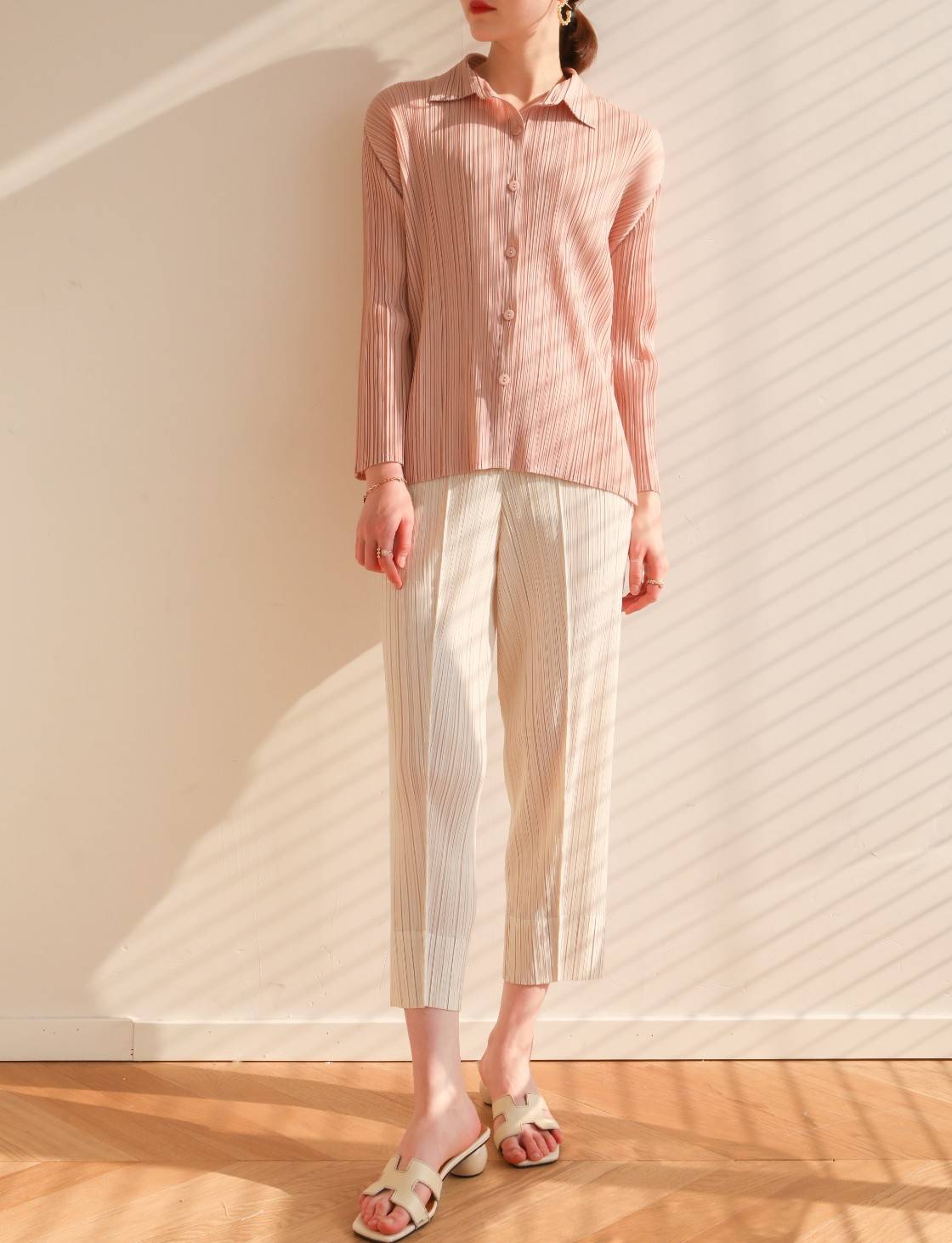 2MUAY รุ่น GJO7807 COLLAR PLEATED TOP เสื้ออัดพลีทงานคุณภาพ 2สี FREE SIZE