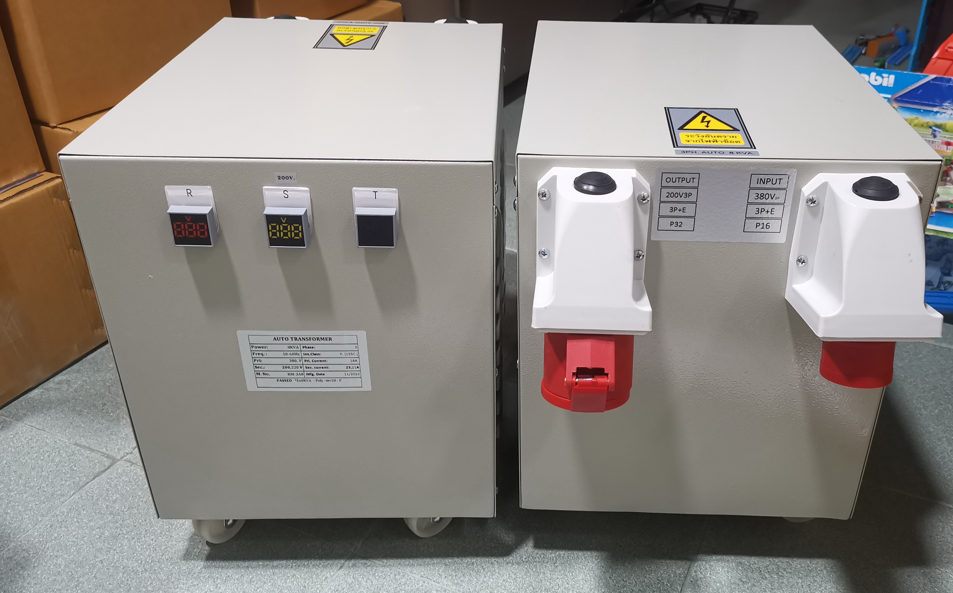 8KVA 3P 50/60Hz in400,380V / out200V[23Amp]220V[21Amp]+G+N พร้อม power plug 4ตัว [RM3-3A8]