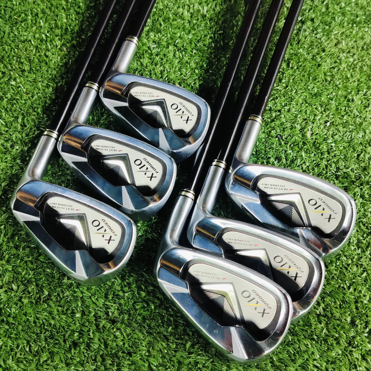 ชุดเหล็ก XXIO FORGED MX4000 เป็นรุ่นพรีเมี่ยมสุดๆของ XXIO พรีเมี่ยมกว่า IMPACT POWER เพราะเป็นวัสดุ FORGED ญี่ปุ่น และสร้างให้เป็นรูปแบบ CAVITY ใช้เนื้อ FORGED เยอะวัสดุราคาแพง ไม้กอล์ฟพรีเมี่ยมญี่ปุ่นมือสอง ของแท้ By NakaraLuxurious