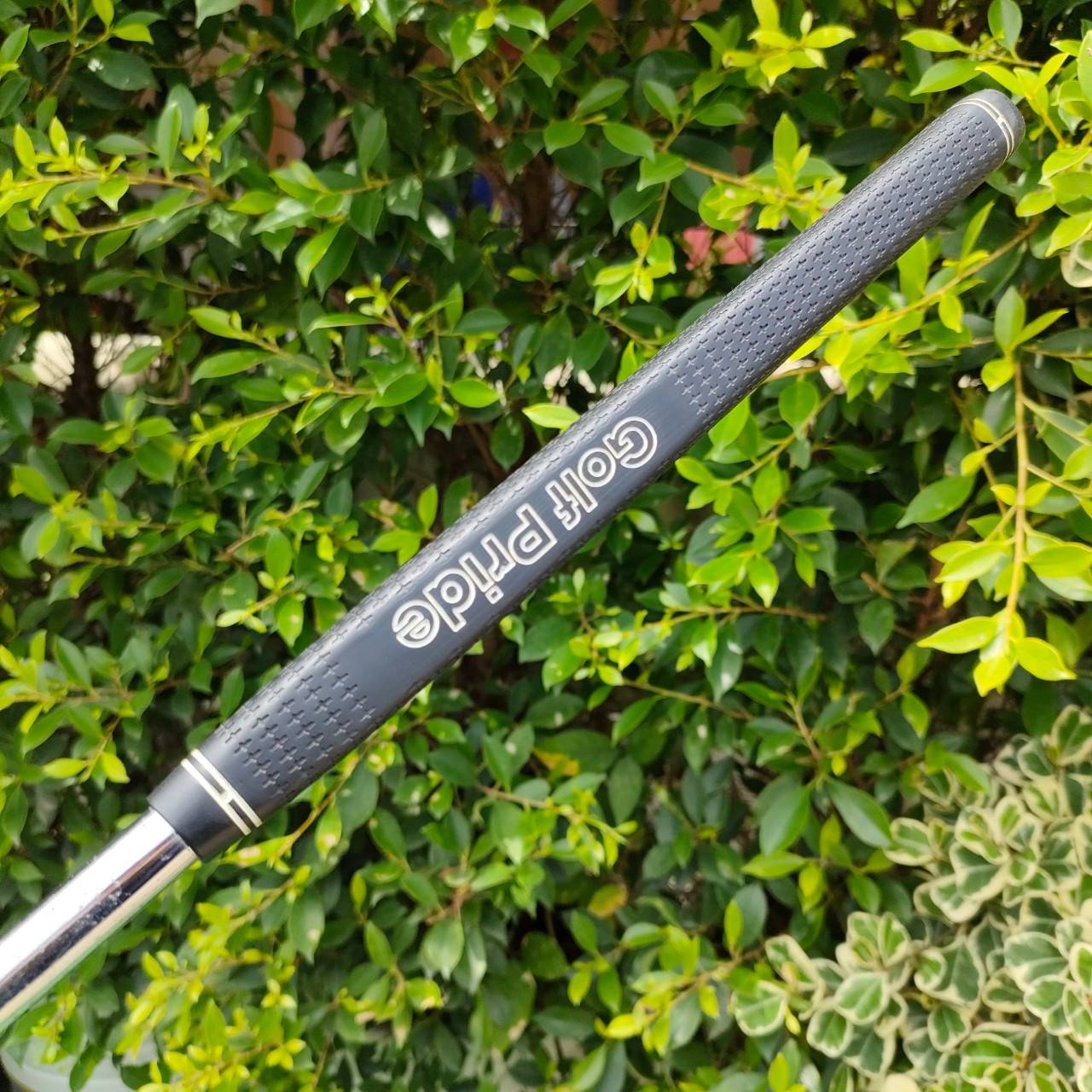 PUTTER TITLEIST SCOTTY CAMERON STUDIO SELECT FASTBACK NO.1 ความยาว 34 นิ้ว สวยเดิมทุกอย่าง รุ่นนี้พัตต์ดีมากๆ พัตต์ง่ายกว่า STUDIO มาก เพราะมีการชดเชยเพิ่มเยอะมาก และเช่นเดิม น้ำหนัก และหน้าสัมผัส เป็นอันดับ 1 ในใต้หล้า