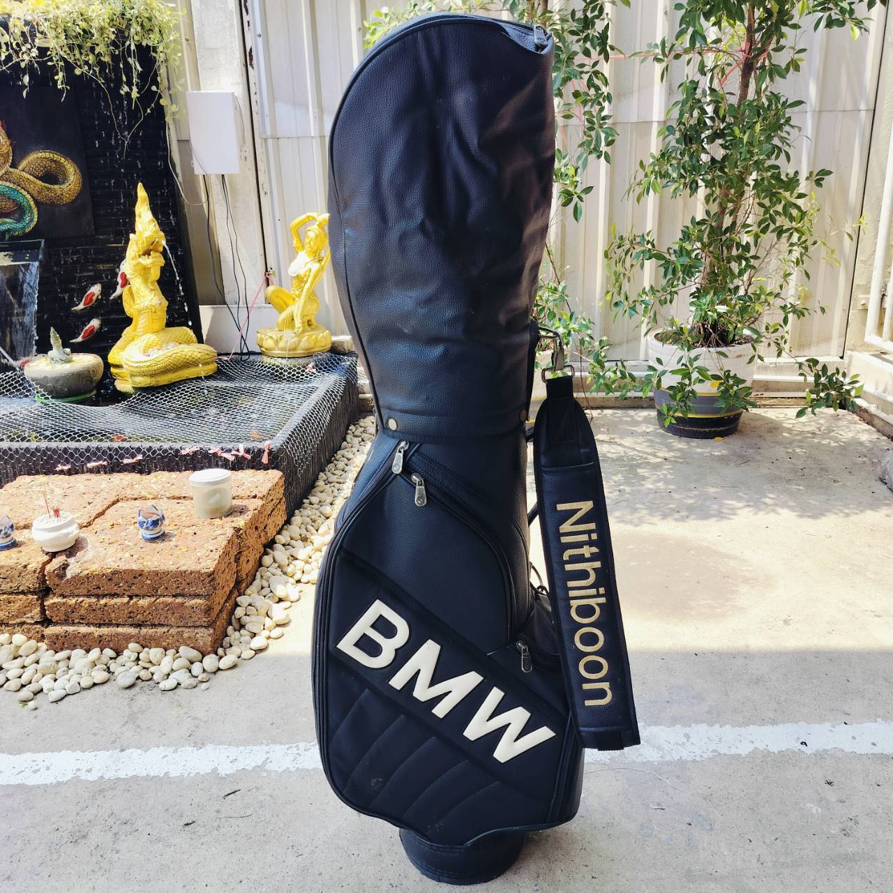 ถุงกอล์ฟ BMW สภาพสวยพร้อมใช้ ช่องใส่ไม้บุกำมะหยี่สวยหรู ถุง TOUR ใบใหญ่ ใส่ไม้ได้ครบ ดูดี ลดราคาพิเศษที่สุด!!!