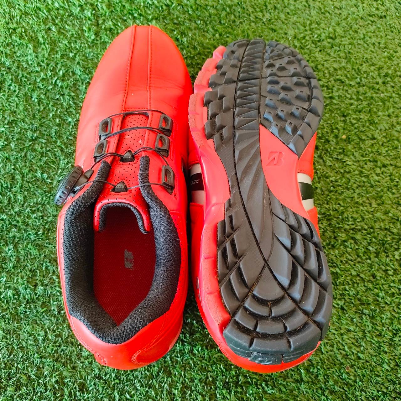 รองเท้ากอล์ฟ BRIDGESTONE มือสอง ขนาดไชส์ 26 เซนติเมตร ปุ่มหมุนเเบบออโต้ สีสวยจ๊าบสุดๆ ไม้กอล์ฟมือสอง ของแท้ BY NakaraLuxurious