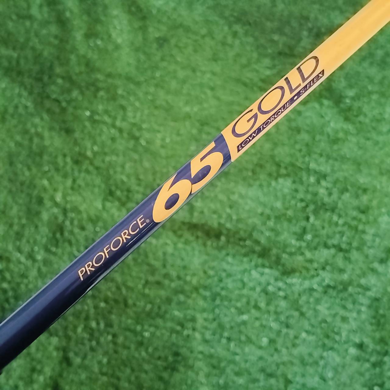 DRIVER TITLELIST 975J PRO TITANIUM องศา 8.5 ก้านดีมากๆ UST PROFORCE 65 GOLD FLEX S ผลิตจากวัสดุ BETA Titanium เน้นตีมันส์ ลูกบินสวยมาก ไม้กอล์ฟพรีเมี่ยมมือสอง ของแท้ By NakaraLuxurious