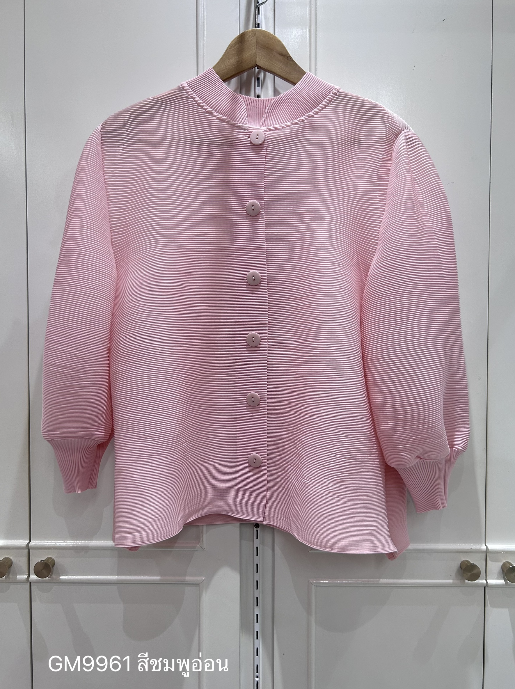 2MUAY GM9961 เสื้ออัดพลีทคอปกแมนดาริน กระดุมผ่าหน้า แขนจั๊ม MANDARIN CUFF SLEEVE PLEATED TOP 23 สี FREE SIZE