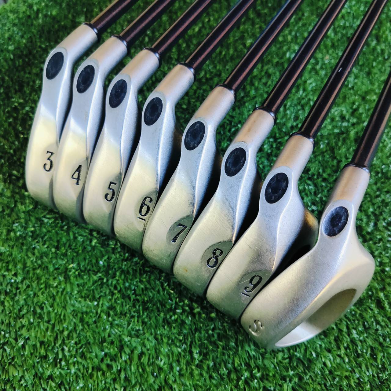 ชุดเหล็ก Callaway BIGBERTHAR สภาพสวยมากๆ เดิมๆทุกจุด ใบ CAVITY ลึก ทำให้ตีง่ายอย่างมาก ตีวงแบบสบายๆ มีเหล็ก 3 4 5 6 7 8 9 และ SW ไม้กอล์ฟพรีเมี่ยมมือสอง ของแท้ By NakaraLuxurious