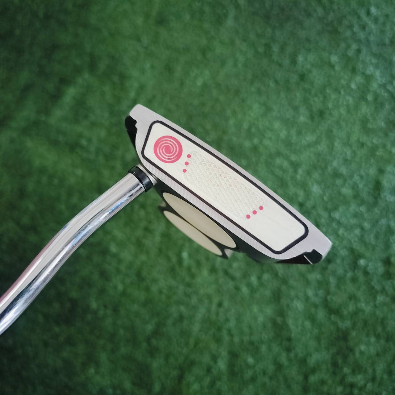 Odyssey White Hot XG 2-Ball F7 ความยาว 32 นิ้ว หน้าสัมผัสรุ่น XG จะมีลายเข้ามาเพิ่ม ทำให้ทั้งนุ่มมาก ไม้กอล์ฟพรีเมี่ยมมือสอง ของแท้ By NakaraLuxurious