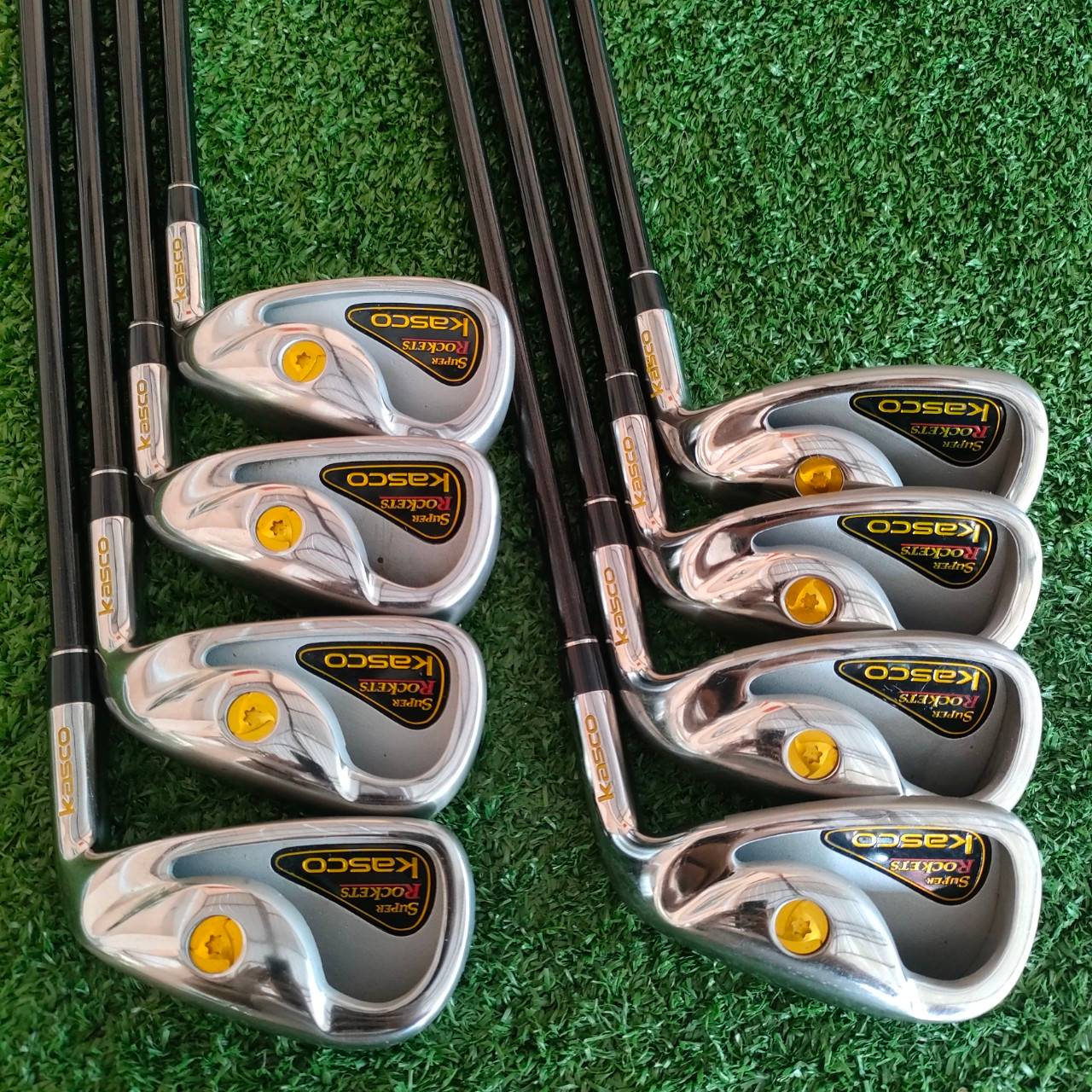 ชุดเหล็ก KASCO SUPER ROKETS มีเหล็ก 5-9 เเละ PW AW SW ก้าน SUPER ROCKETS FLEX R ก้านเบาแค่ 57 กรัม ในชุดเหล็กถือว่าเบามาก เป็นชุดเหล็กรุ่น TOP สุดของ KASCO ทำเป็นไม้พรีเมี่ยม เพื่อตอบโจทย์รุ่นใหญ่ ไม้กอล์ฟมือสอง ของแท้ BY NakaraLuxurious