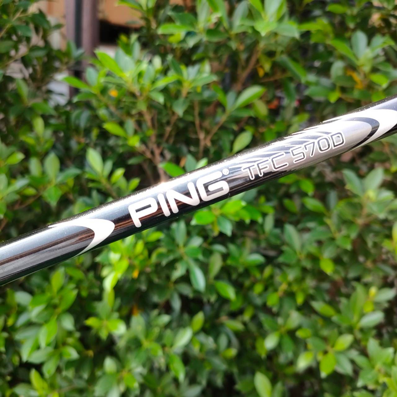 DRIVER PING G15 องศา 9 ก้าน PING TFC 570D FLEX S ซีรี่นี้ผลิตโดย GRAPHITE DESIGND PING มีลักษณะพิเศษ ที่ผลิตออกมาก ด้วยความใส่ใจในรายละเอียดมากๆ ตีไกลมาๆครับ สภาพสวยเดิมๆเลย