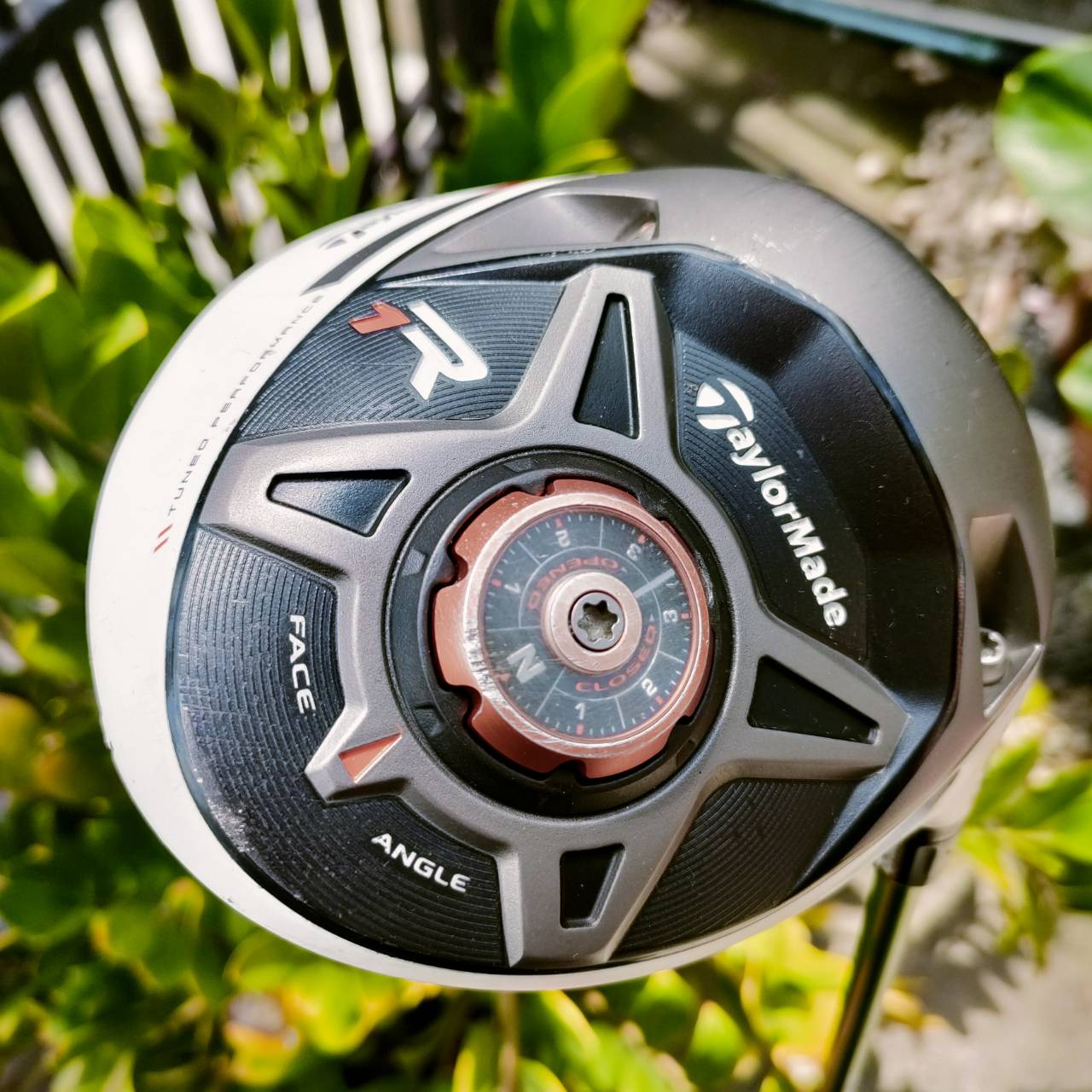 Driver Taylormade R1 สามารถไขปรับองศาได้ตามใจชอบ และสามารถไขปรับทิศทางได้อีกด้วย ตีไกลอย่างมาก ก้าน ALDILA NV FLEX R ก้านโมของดีมากๆ ไม้กอล์ฟพรีเมี่ยมมือสอง ของแท้ By NakaraLuxurious