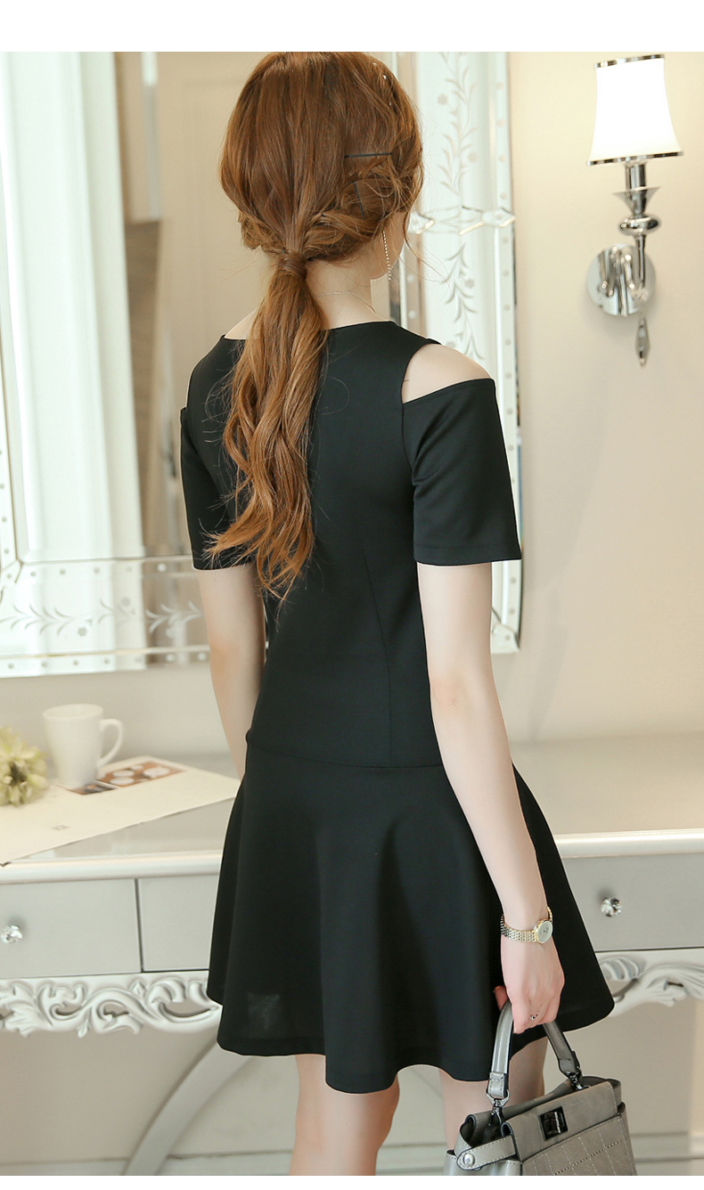 เดรสสีดำ ผ้าโพลีเอสเตอร์ ผ้ายืดหยุ่นดี เปิดไหล่เล็กน้อย งานเหมือนแบบ