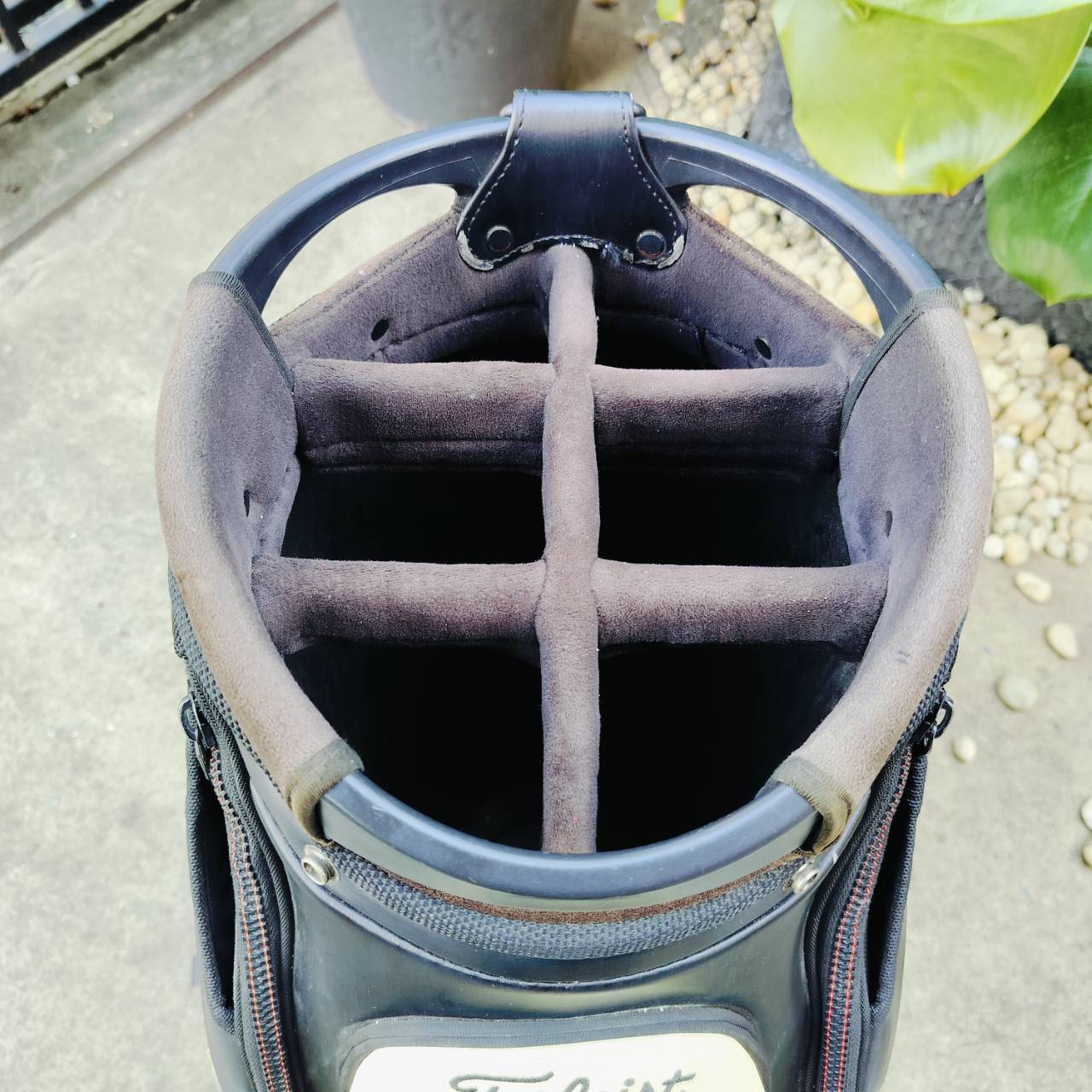 ถุงกอล์ฟ Titleist Titleist Tour Staff Bag มือสอง ของแท้!!! ของใหม่เกือบ 2 หมื่น!!!