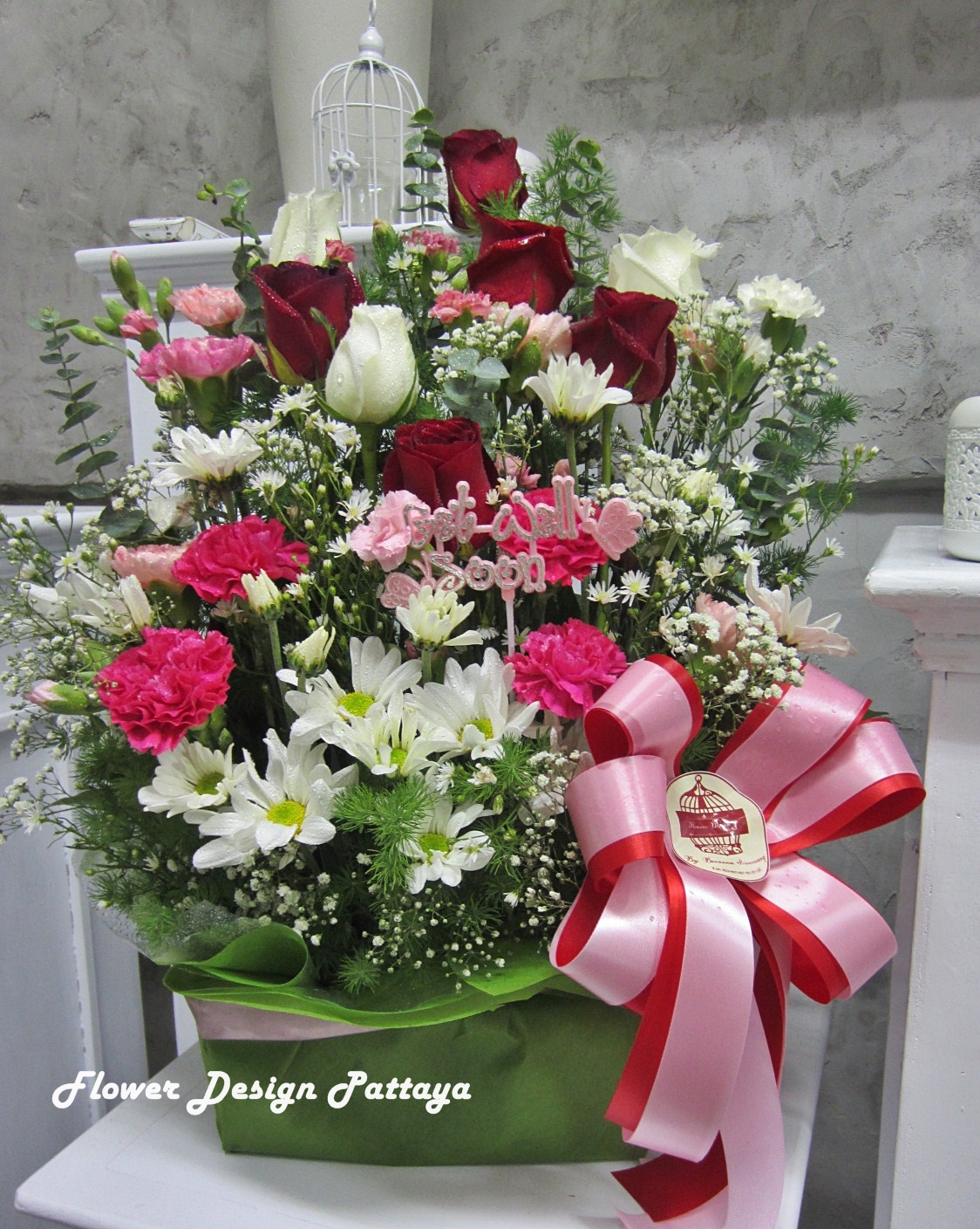 FDB-1002 กระเช้าดอกกุหลาบแดง,ขาว