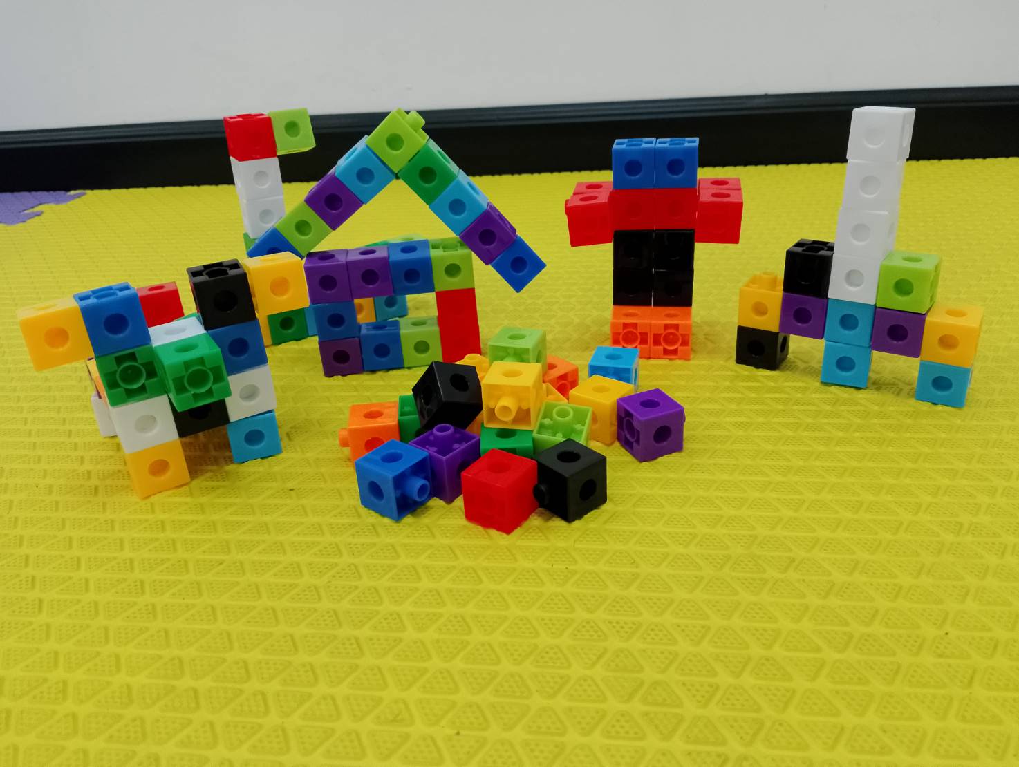 ตัวต่อลูกเต๋า บล็อกลูกบาศก์ เลโก้สี่เหลี่ยม 170 ชิ้น คละสี , ตัวต่อพลาสติก,ลูกเต๋าของเล่น,ตัวต่อ,เลโก้,บล็อก, ของเล่นเสริมพัฒนาการ, ของเล่นเด็ก, สื่อการสอน พร้อมส่งในไทย