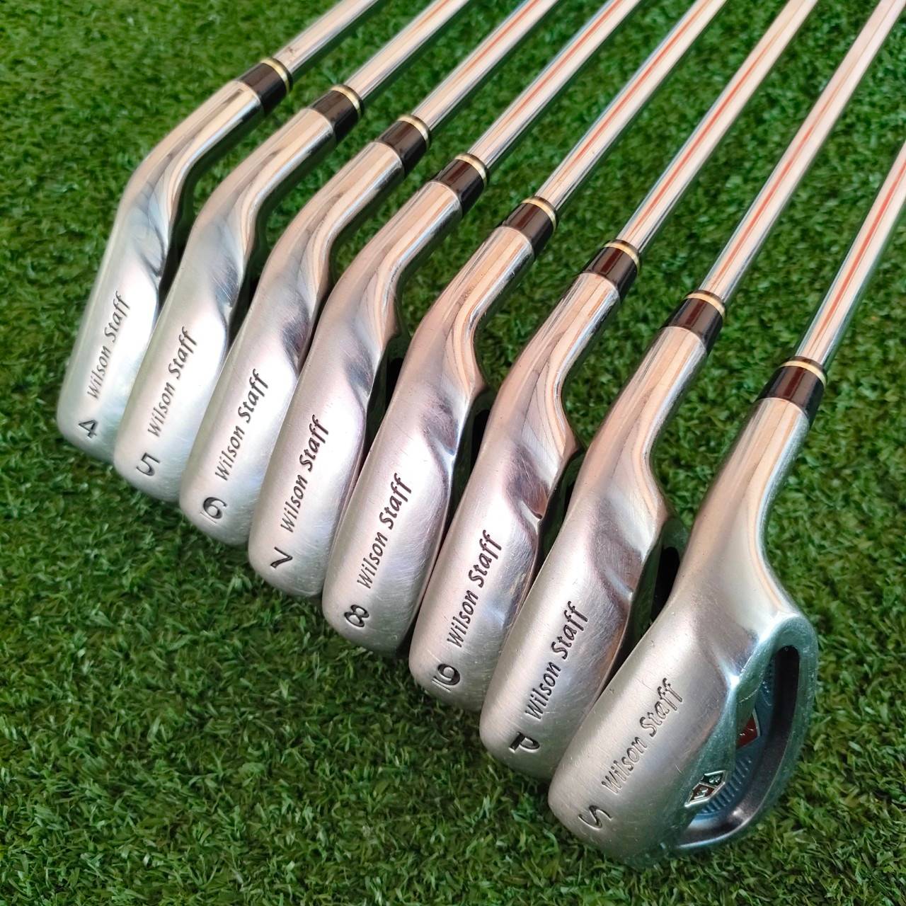 ชุดเหล็ก WILSON STAFF Di7 มีเหล็ก 4-9 เเละ PW SW ก้าน TX-88 SL ก้านเหล็กเบามาก ตัว STAFF เป็นซีรี่ระดับท๊อปสุด ไม้กอล์ฟมือสอง ของแท้ BY NakaraLuxurious
