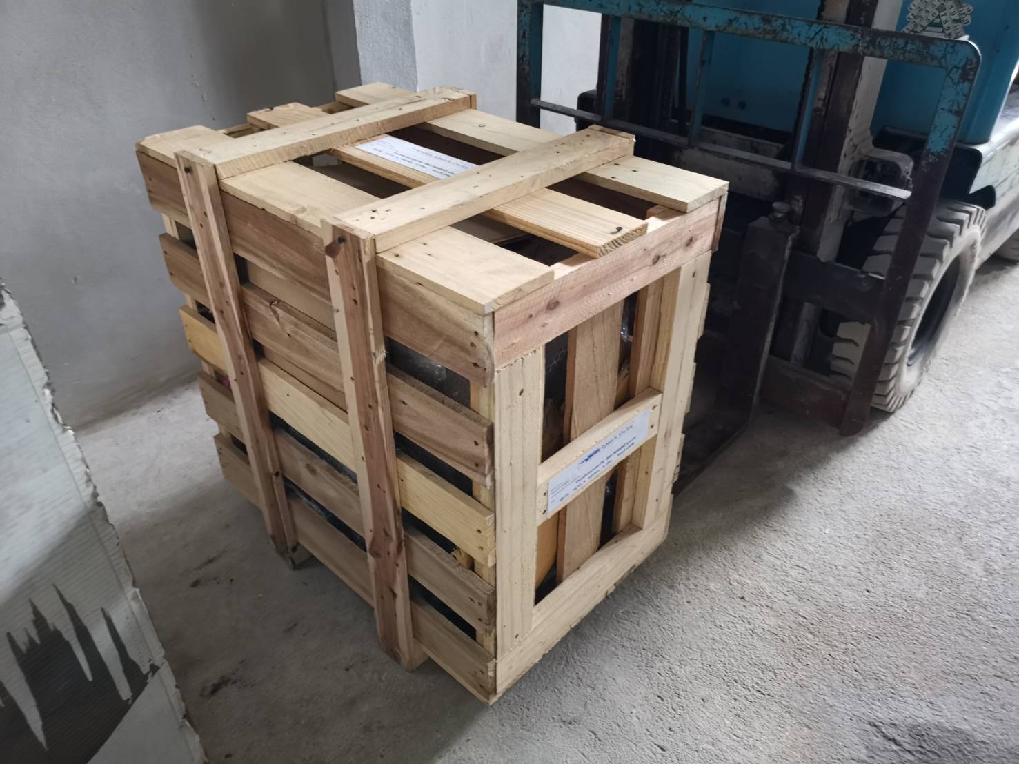 1KVA 3P 50/60Hz in380V[1.5Amp] / out200V[2.8Amp]220V[2.6Amp]+G+N