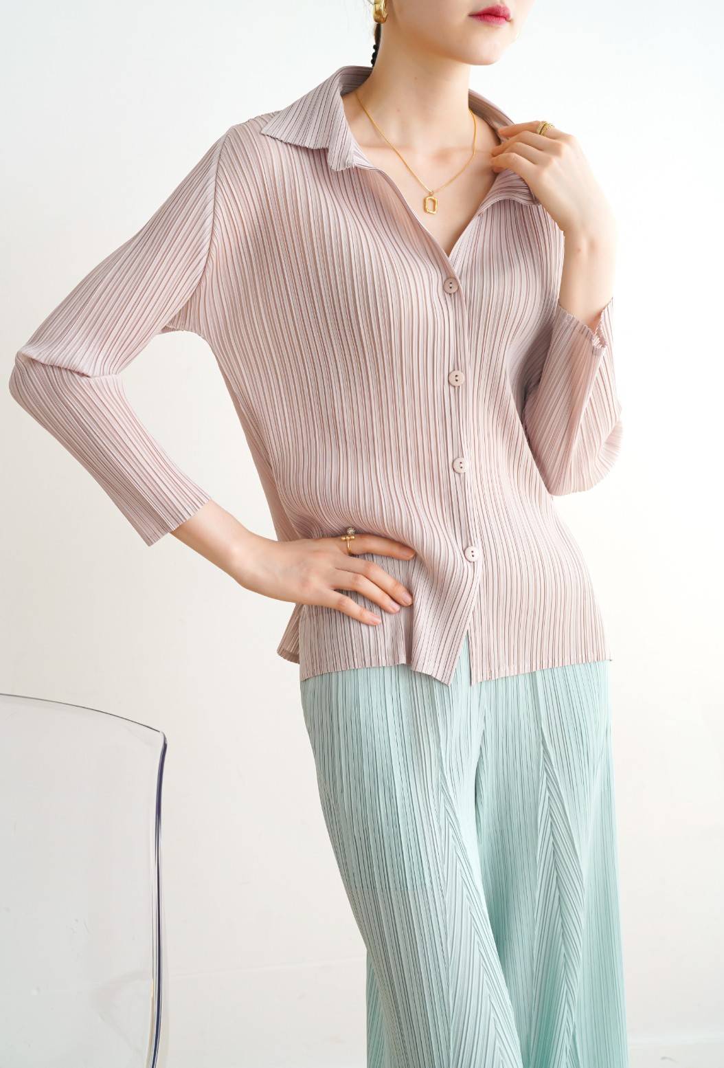 2MUAY รุ่น GJO7807 COLLAR PLEATED TOP เสื้ออัดพลีทงานคุณภาพ 2สี FREE SIZE