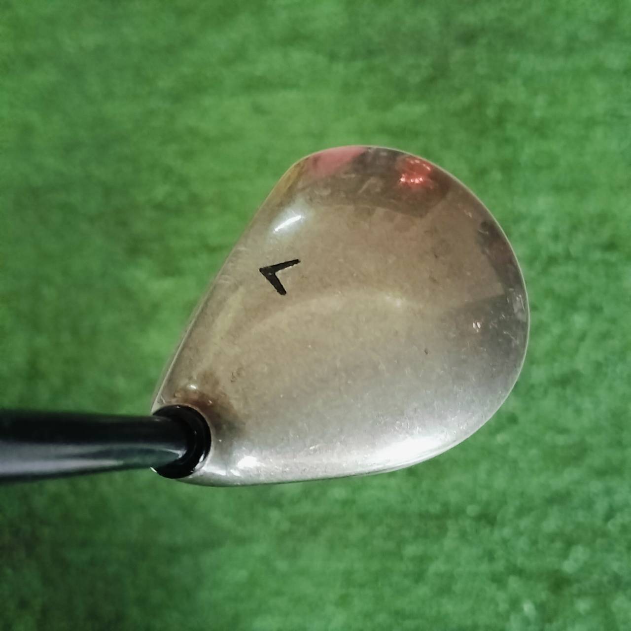 ไม้แฟร์เวย์ Callaway Divine Nine เป็นรุ่นพิเศษที่มีองศาหน้าไม้ประมาณ 24 องศา ทำให้เหมาะสำหรับการตีระยะกลาง ไม้กอล์ฟพรีเมี่ยมมือสอง ของแท้ By NakaraLuxurious
