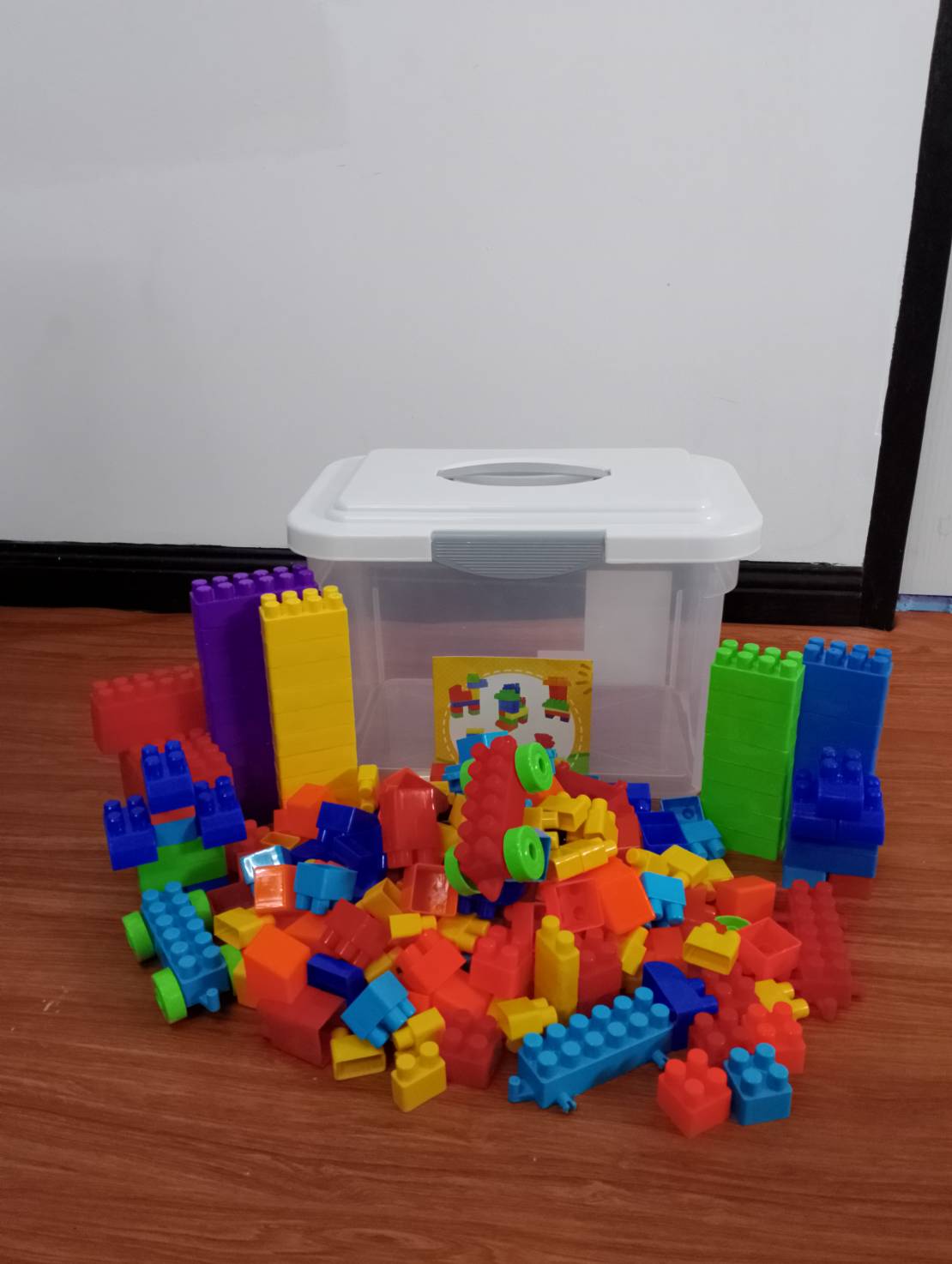 ชุดตัวต่อพลาสติกจำนวน 240 ชิ้น โลโก้เด็กอนุบาล พร้อมส่ง สื่อการสอนอนุบาล ฝึกกล้ามเนื้อมัดเล็ก ของเล่นเสริมพัฒนาการเด็ก