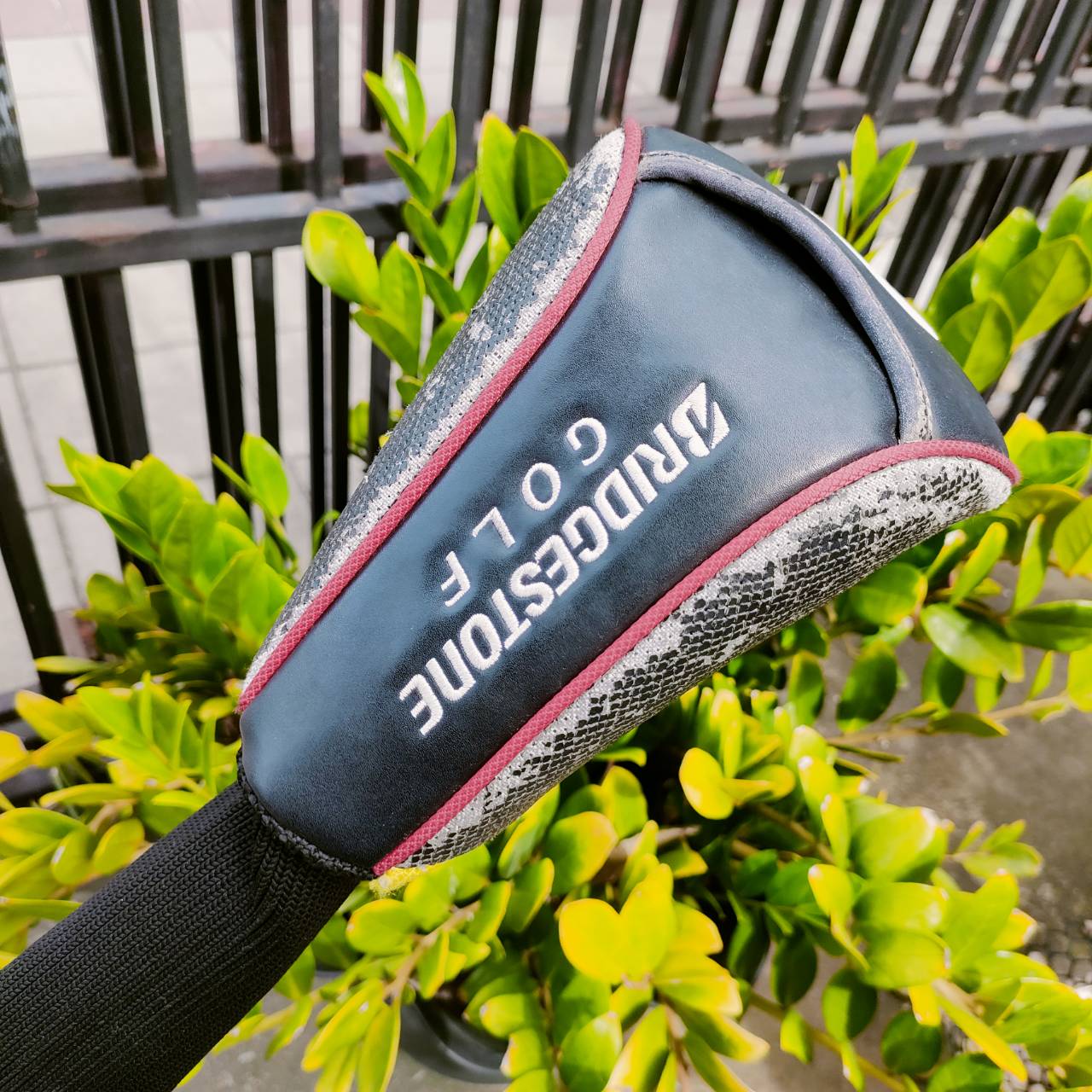 Driver BRIDGESTONE J815 องศา 10.5 ก้าน TOUR AD J15-11W FLEX R หน้าไม้ยิงเลเซอร์ ช่วยลดอาการเฟด หรือไซด์สปินได้ดีมากอย่างเห็นผล ตีได้ตรงมาก และไขปรับได้อีกด้วย มี COVER เดิมตรงรุ่นให้ด้วยค่ะ ไม้กอล์ฟพรีเมี่ยมญี่ปุ่นมือสอง By NakaraLuxurious