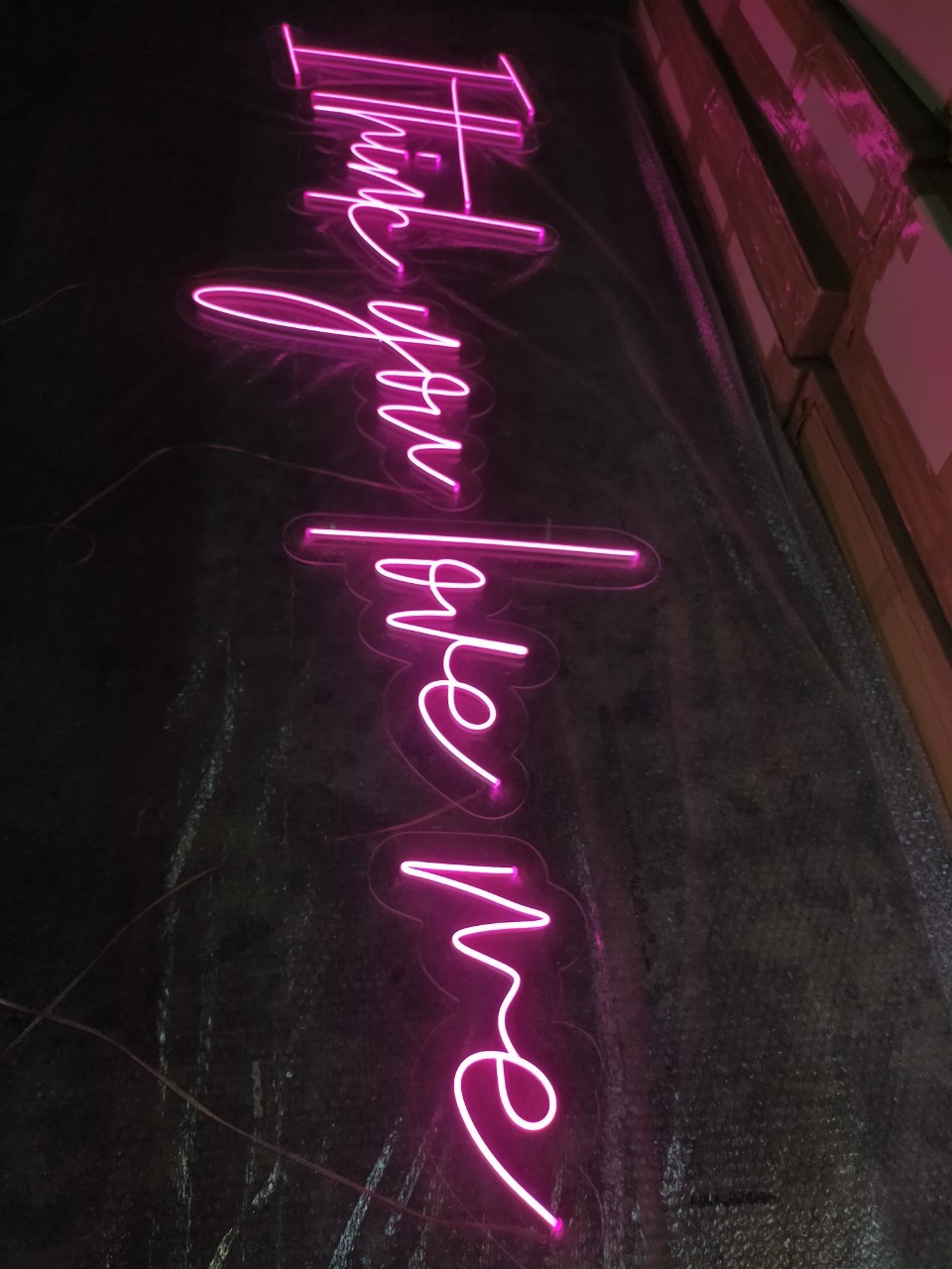 ไฟนีออน เฟค