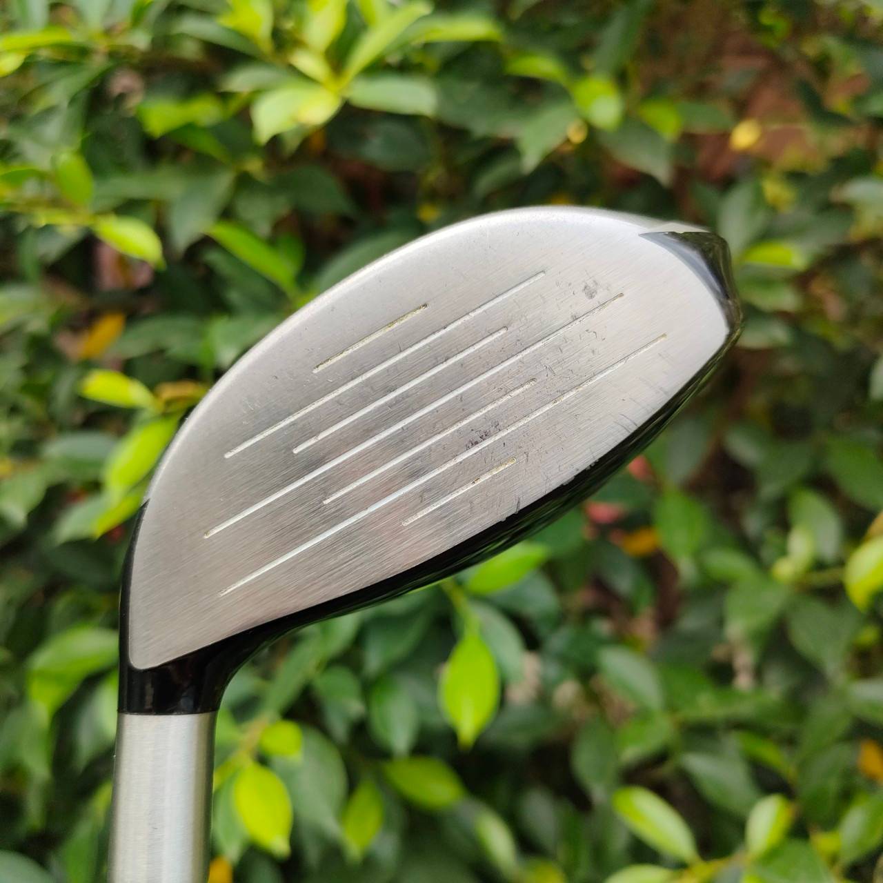 FW5 TAYLORMADE BURNER องศา 18 ก้าน BURNER RE*AX FLEX S รุ่นนี้หัวใหญ่แบน ตีง่ายได้ระยะ ลูกลอยง่ายด้วยดีไซน์พิเศษ ด้านหลังมียื่นเพิ่มออกมา