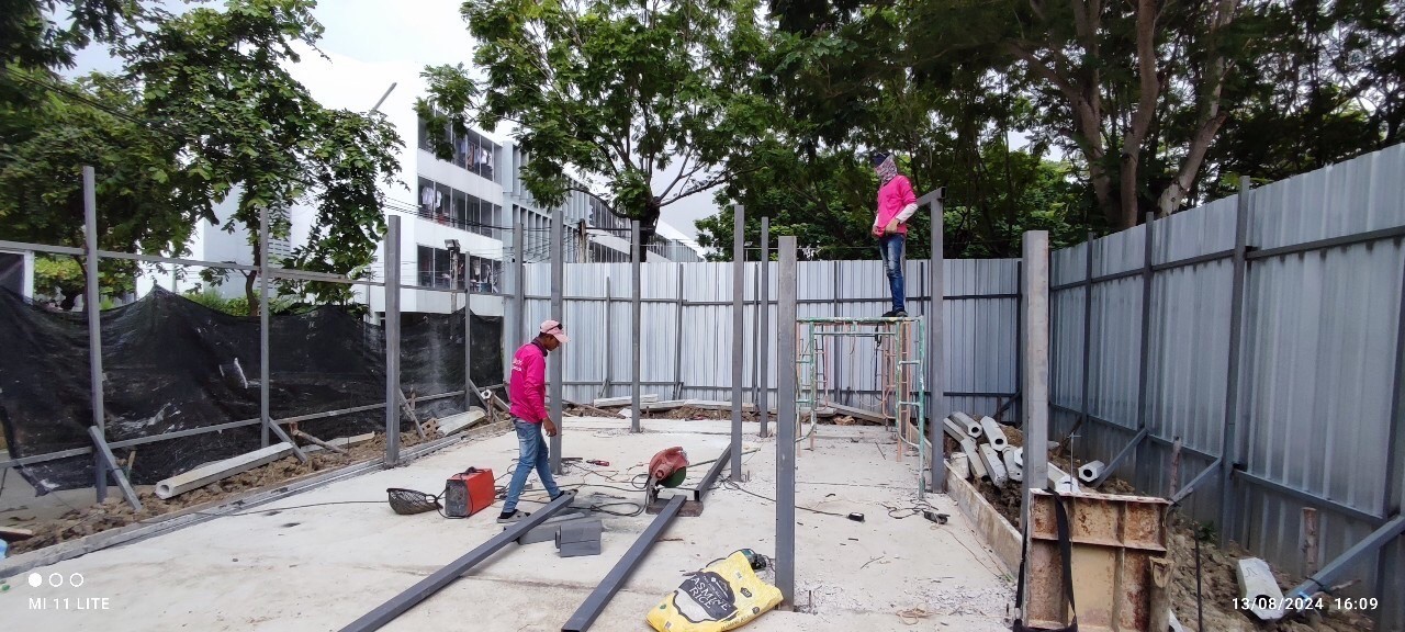 ม.ศิลปากร งานก่อสร้างจุดทิ้งขยะ