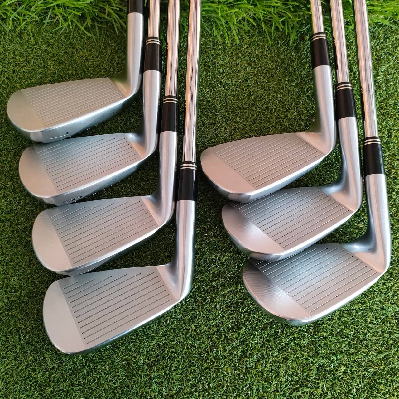 ชุดเหล็ก SRIXON ZR-700 มีเหล็ก 4 - 9 PW ได้ 7 ชิ้น เหล็กพรีเมี่ยม FORGED จากญี่ปุ่น มี CAVITY ด้าน ตีไม่ยากเลยครับ ได้ฟิลลิ่งของวัสดุพรีเมี่ยมและตีง่าย สภาพสวยมากเดิมๆเลยครับ