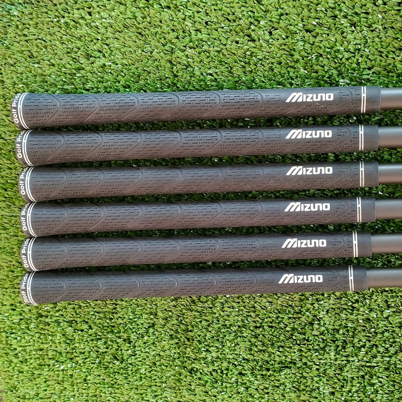 ชุดเหล็ก MIZUNO JPX900 GF FORGED สุดพรีเมี่ยม ทั้งตีง่าย และฟีลลิ่งสุดนุ่ม มีเหล็ก 5 - 9 เเละ PW ก้าน PROJECT X LZ FLEX R ก้านดีมากๆ แค่ก้านทั้งชุดก็คุ้มแล้ว