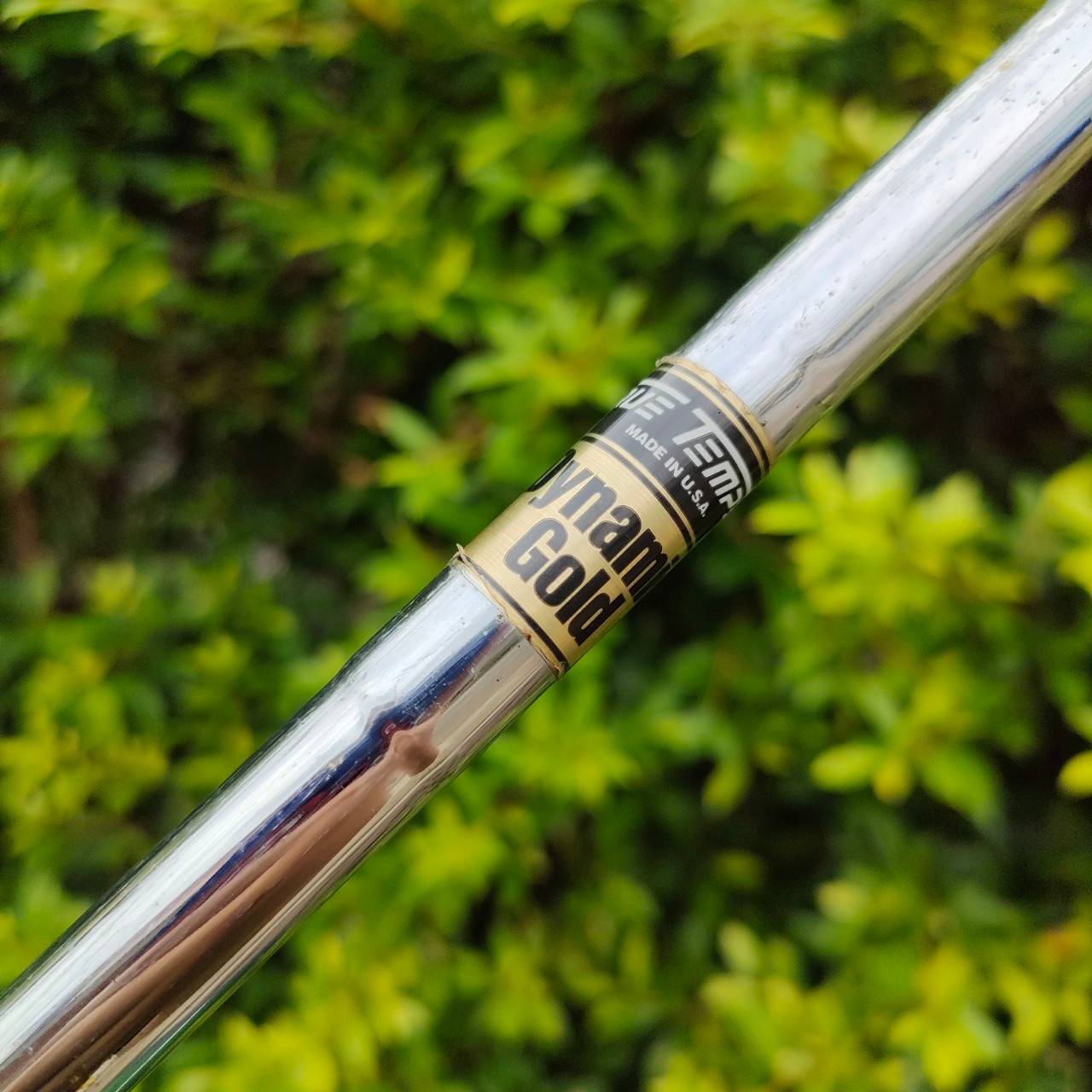 WEDGE TAYLORMADE RAC FE2O3 องศา 56 BOUNCE 12 ก้าน DYNAMIC GOLD S200 รุ่นนี้ใช้เนื้อเหล็กแท้ให้ฟีลลิ่งที่นุ่มกว่า และไม่ได้เคลือบ จะได้ความรู้สึกสดกว่า สปิดจัดหน้าคมจัด ตกหยุดถอยหลังเลยครับ ไม้กอล์ฟมือสอง ของแท้ BY NakaraLuxurious