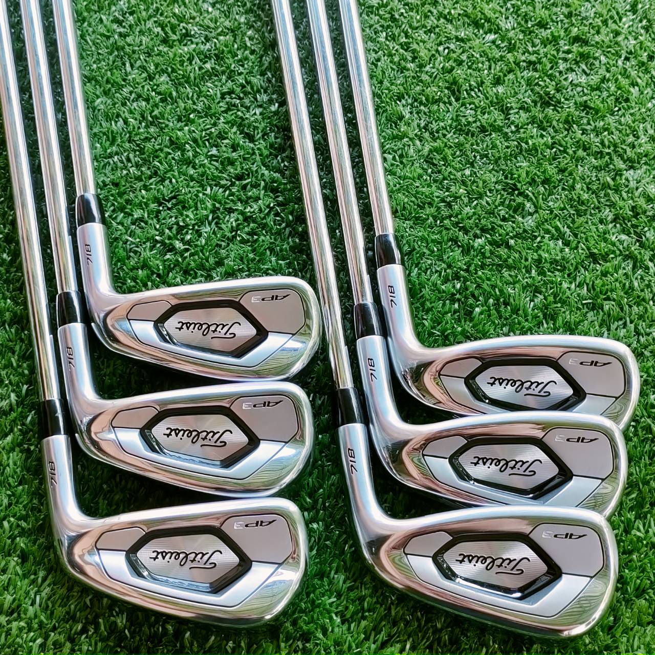 ชุดเหล็ก Titleist AP3 718 จากการพัฒนาชุดเหล็ก AP1 และ AP2 มาผสมผสานเข้าด้วยกัน เพื่อสร้างเหล็กที่ตีไกลที่สุด สร้างความเร็วได้สูงสุดเท่าที่ Titleist เคยมีมา ไม้กอล์ฟพรีเมี่ยมมือสอง ของแท้ By NakaraLuxurious