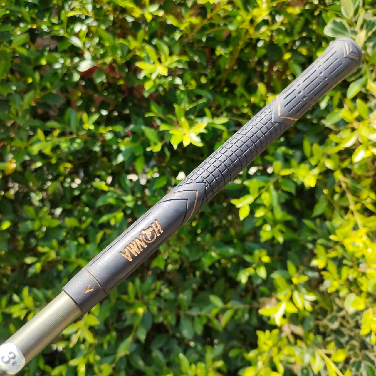 FW3 HONMA SUPER BIG -LB TITAMIUM ก้าน FEATHER WEIGHT FLEX R-1 ** ก้านระดับ 4 ดาว ** ตัวนี้เด็ดสุดๆคือเป็นก้านระดับ 4 ดาว ซื้อเอาเฉพาะก้านยังคุ้ม หัวไทเทเนี่ยมใหญ่ ตีดีมากๆ สุดหรูเลยครับ HIROHONMA เว็บสะสมต่างประเทศราคาหลักหมื่นขึ้นครับ