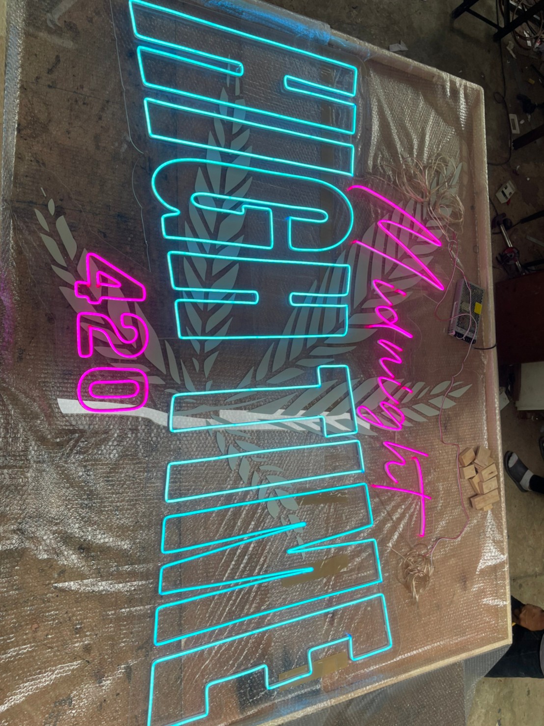 ไฟนีออน เฟค