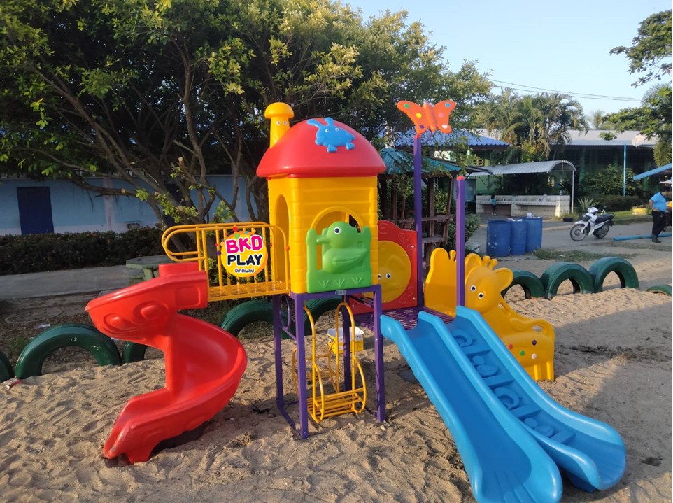 เครื่องเล่นสนามกลางแจ้ง, ชุดเป็ดหลังคาแดง เครื่องเล่นสนามกลางแจ้งในร่มราคาถูก, เครื่องเล่นสนามปฐมวัย ครุภัณฑ์สนามเด็กเล่น, สพฐ,โครงการโรงเรียนประชารัฐ playground,สไลเดอร์,ของเล่นเสริมพัฒนาการ,เครื่องเล่นสนาม, สนามเด็กเล่น