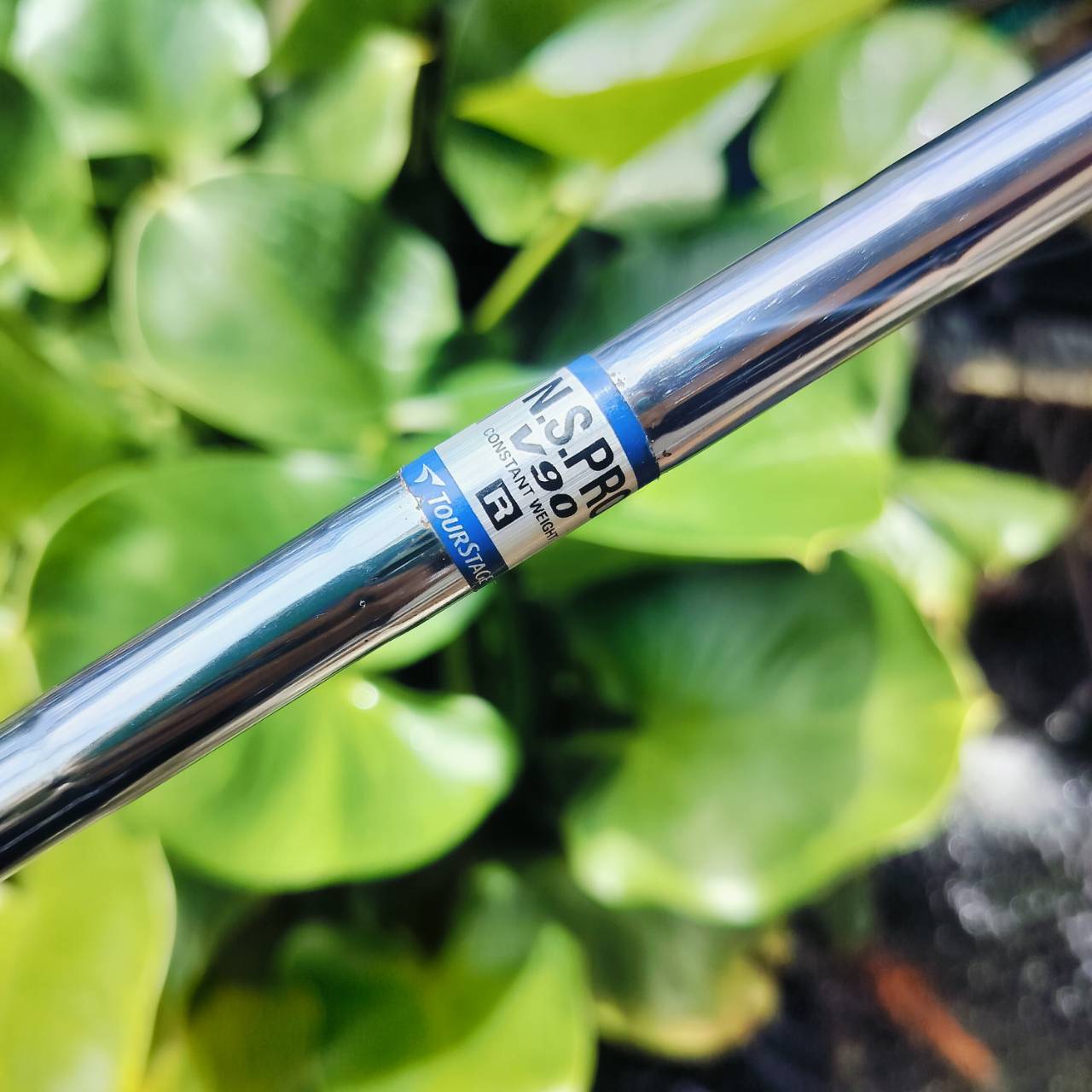 ชุดเหล็ก TOURSTAGE VIQ วัสดุ PREMIUM FORGED สวยจัด ตีนุ่มแบบจัดๆ และตีง่าย พรีเมี่ยมจริง มี CAVITY ช่วยให้ตีง่ายขึ้น และ ตีตรงอย่างมากเลยค่ะ แน่นๆ สปินดีด้วย ก้าน NS PRO V90 FLEX R เบา 90 กรัม ไม้กอล์ฟพรีเมี่ยมมือสอง ของแท้ By NakaraLuxurious