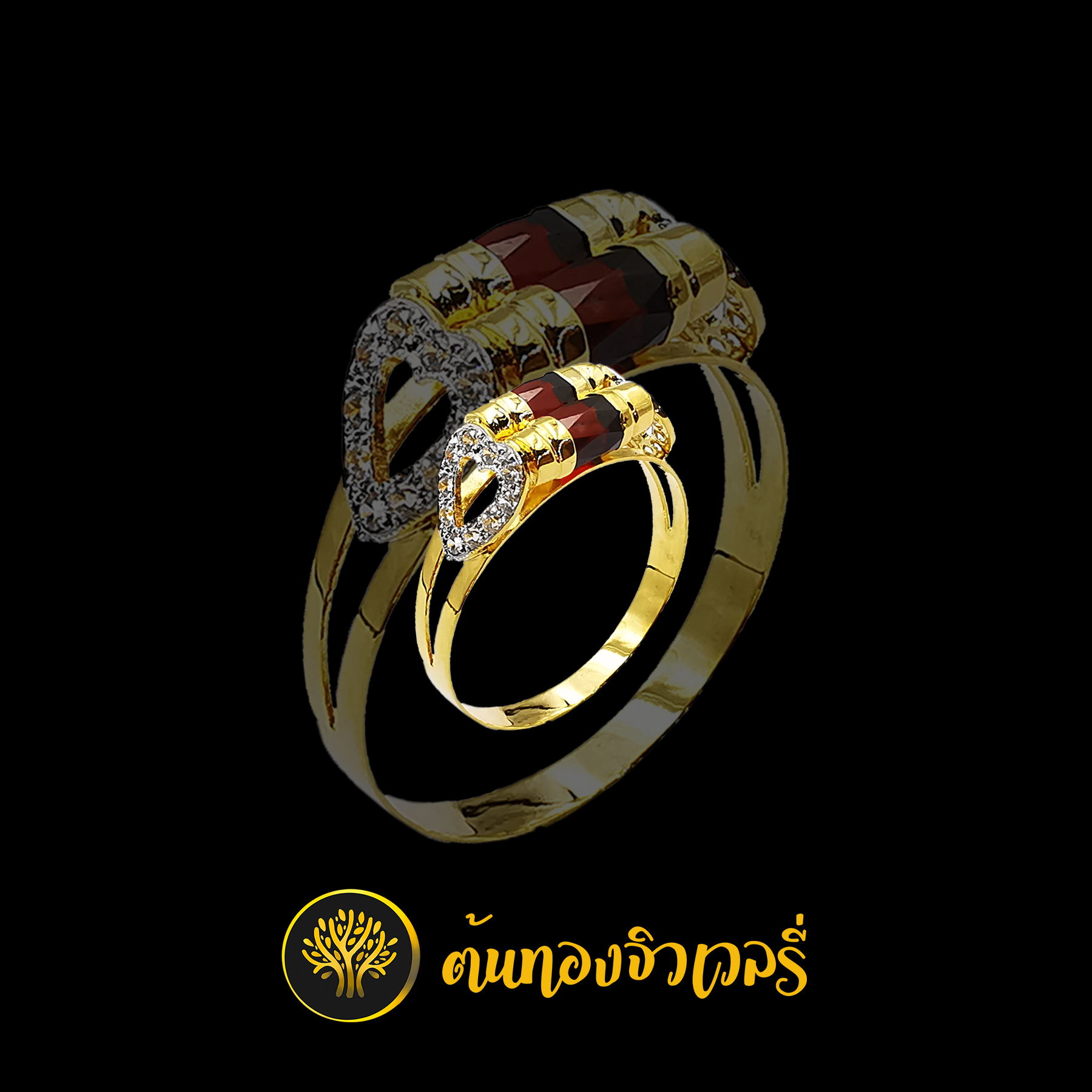 แหวนโกเมน2เม็ด ข้างฝังเพชรเป็นรูปหัวใจ วงเล็กๆแต่ สวยมากๆเลยครับ