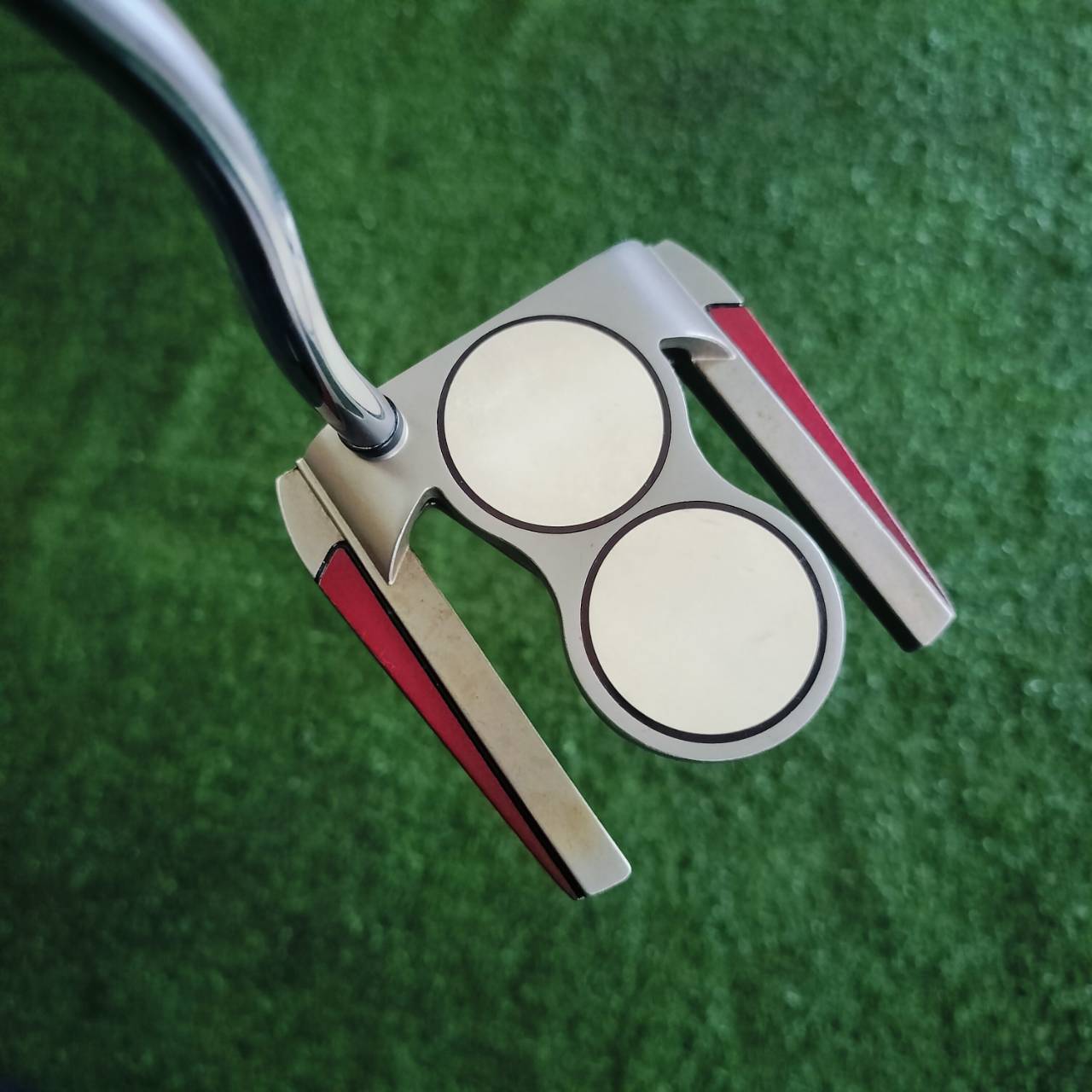 Odyssey White Hot XG 2-Ball F7 ความยาว 32 นิ้ว หน้าสัมผัสรุ่น XG จะมีลายเข้ามาเพิ่ม ทำให้ทั้งนุ่มมาก ไม้กอล์ฟพรีเมี่ยมมือสอง ของแท้ By NakaraLuxurious