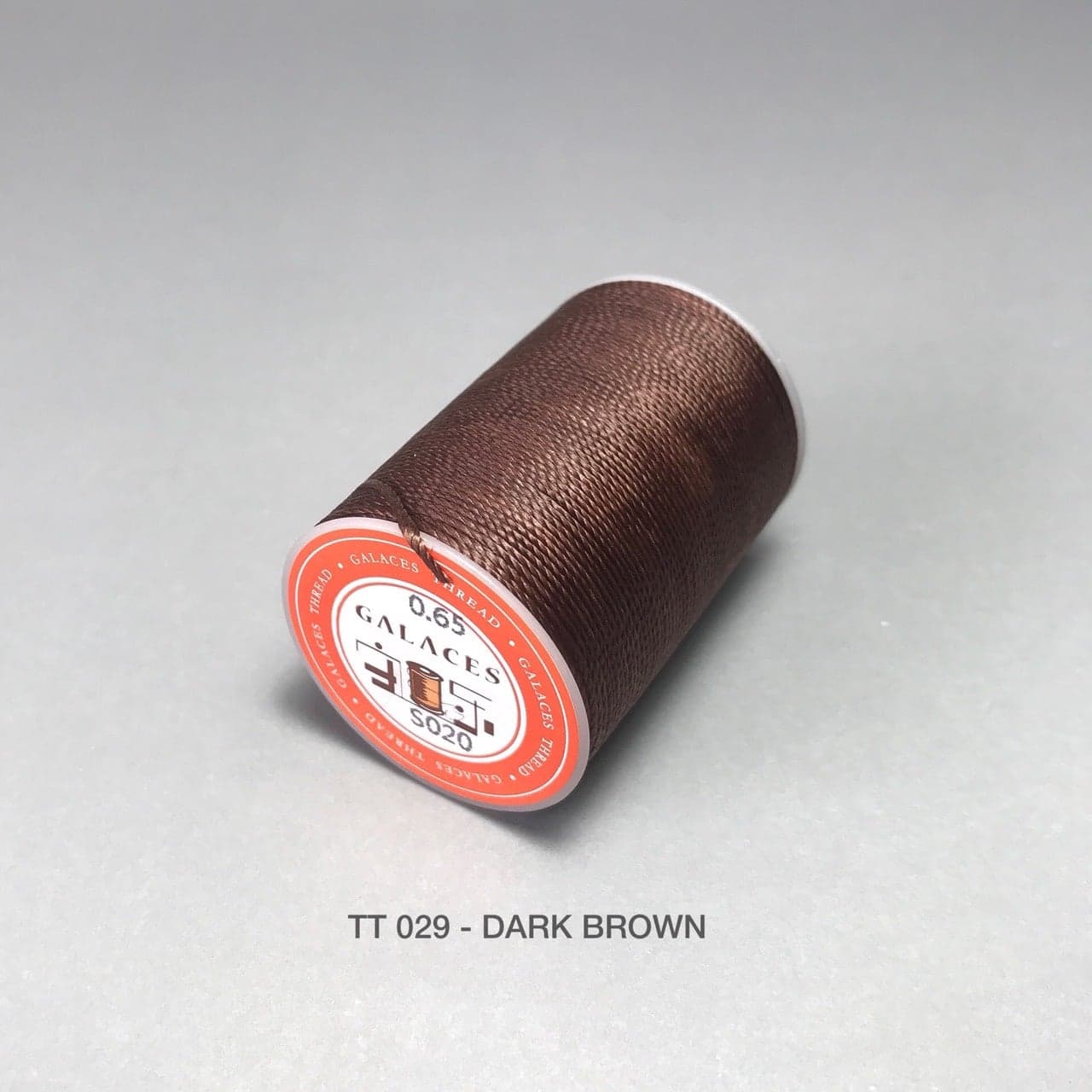 TT029-065 ด้ายโพลีเอสเตอร์ Polyester 0.65 ด้ายเย้บหนัง อุปกรณ์งานหนัง leatherbrass**ราคาต่อชิ้น**